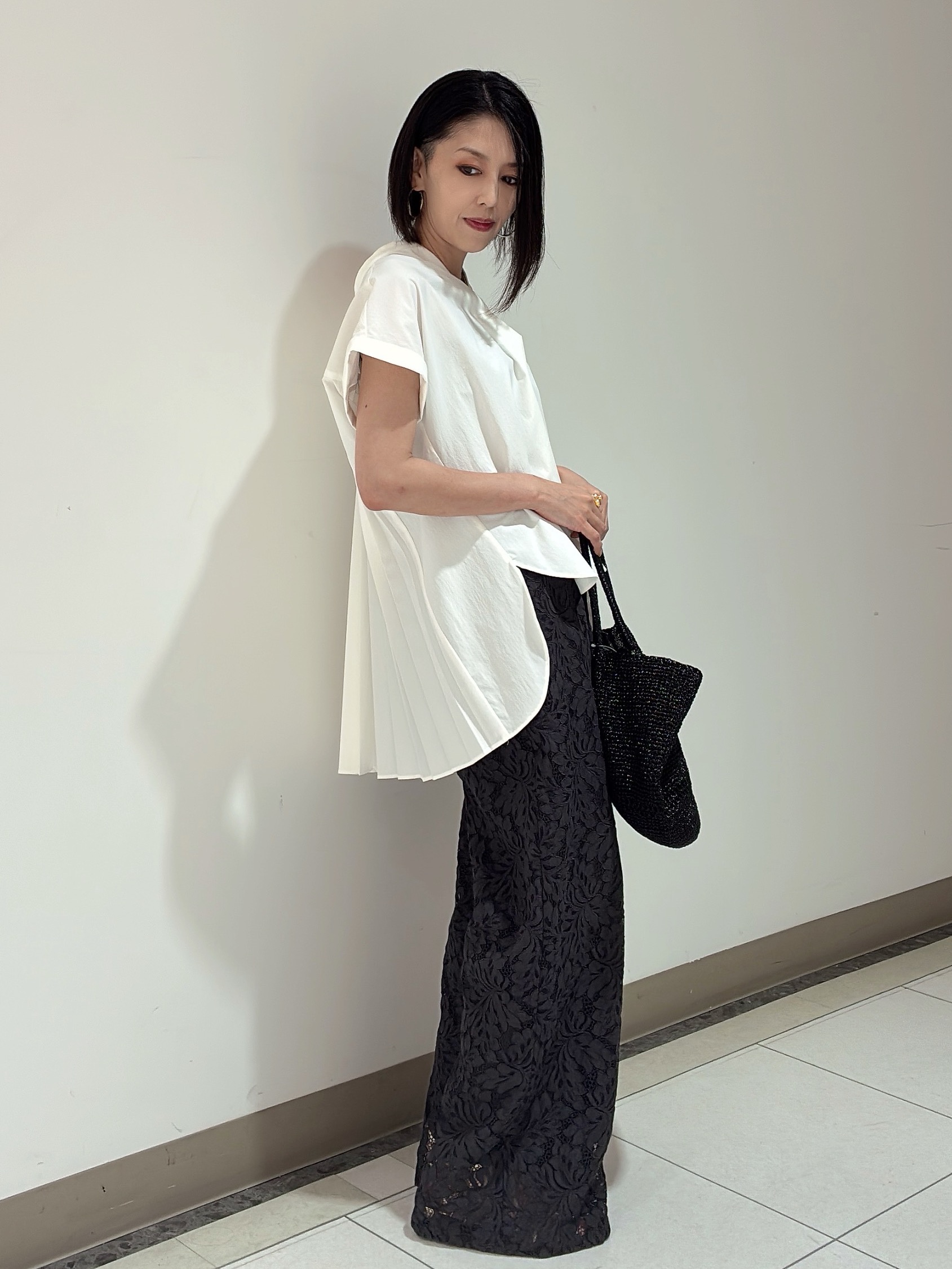 環さんの「UNTITLED｜【吸水速乾/接触冷感】バックプリーツデザインブラウス」を使ったコーディネート