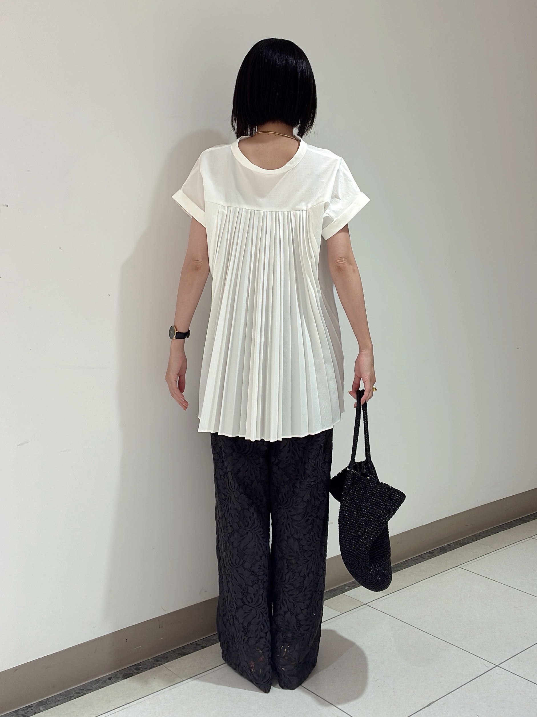 環さんの「UNTITLED｜【吸水速乾/接触冷感】バックプリーツデザインブラウス」を使ったコーディネート