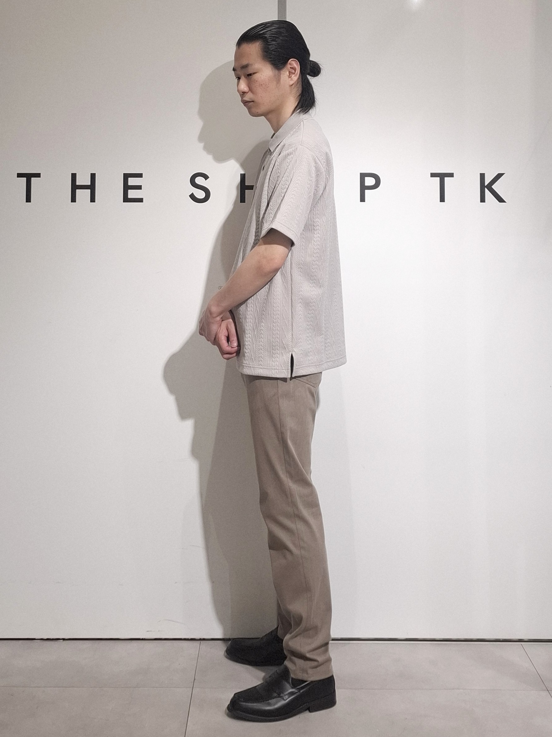 葵さんの「THE SHOP TK｜【シンプルすぎない大人の表情】ケーブルフクレポロシャツ 吸水速乾/UVケア/洗濯機OK」を使ったコーディネート
