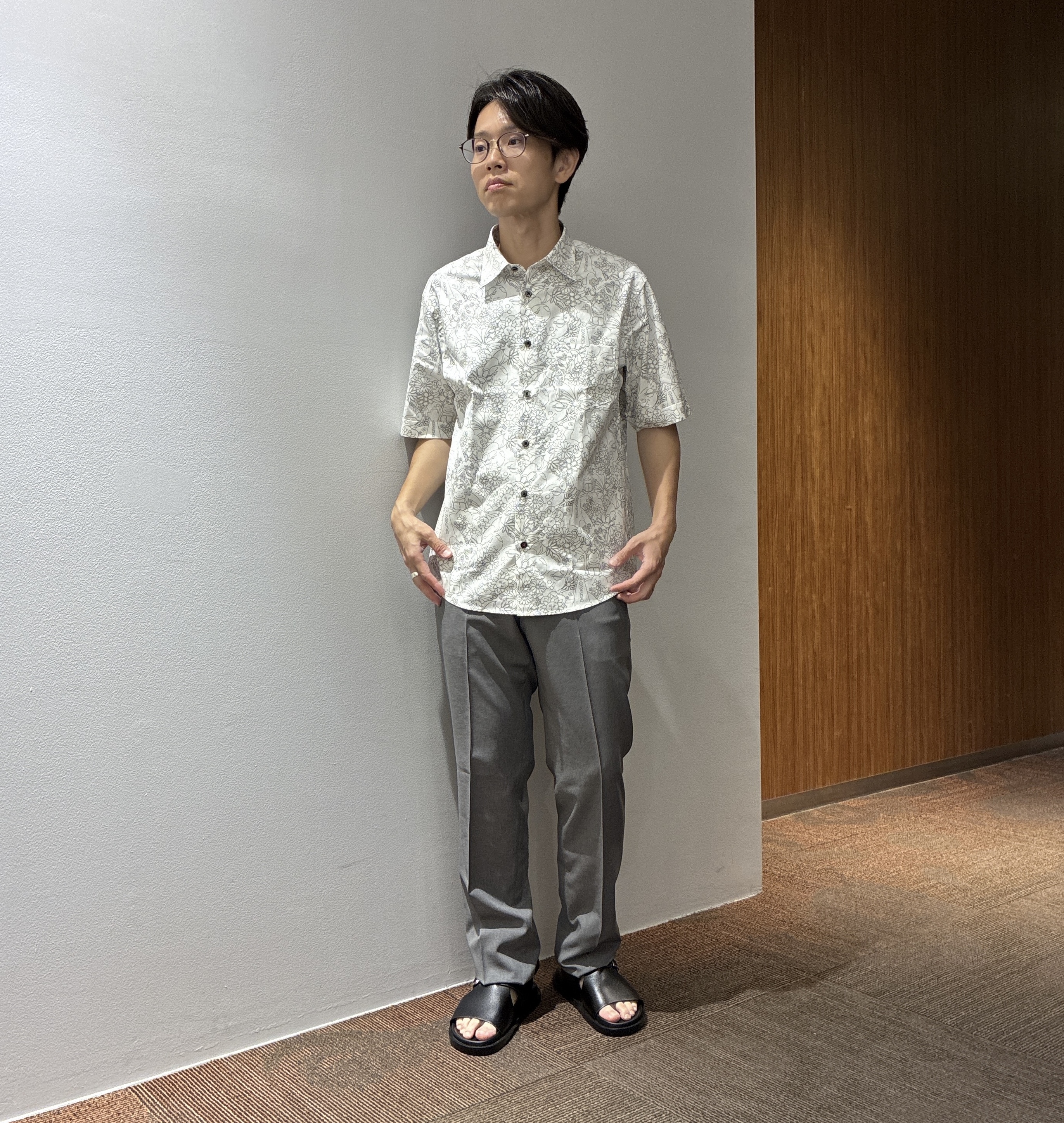わいずみさんの「TAKEO KIKUCHI｜【BOWLER HAT LABEL】ビリケンさんプリント 半袖シャツ」を使ったコーディネート