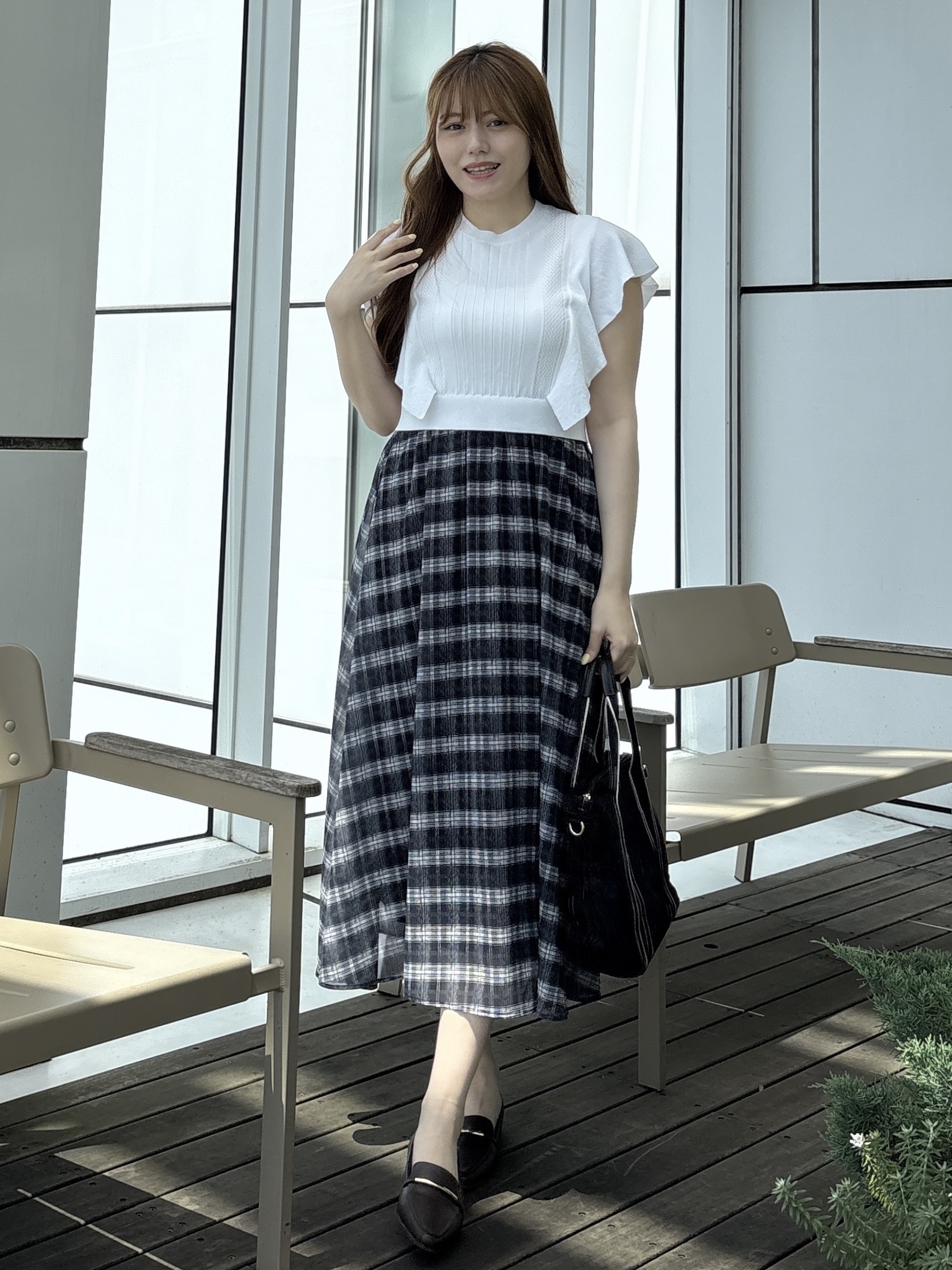 sayaさんの「grove｜【低身長さんも選べる着丈・洗濯機◎】1枚で華やか 肩フリルニットドッキングワンピース」を使ったコーディネート