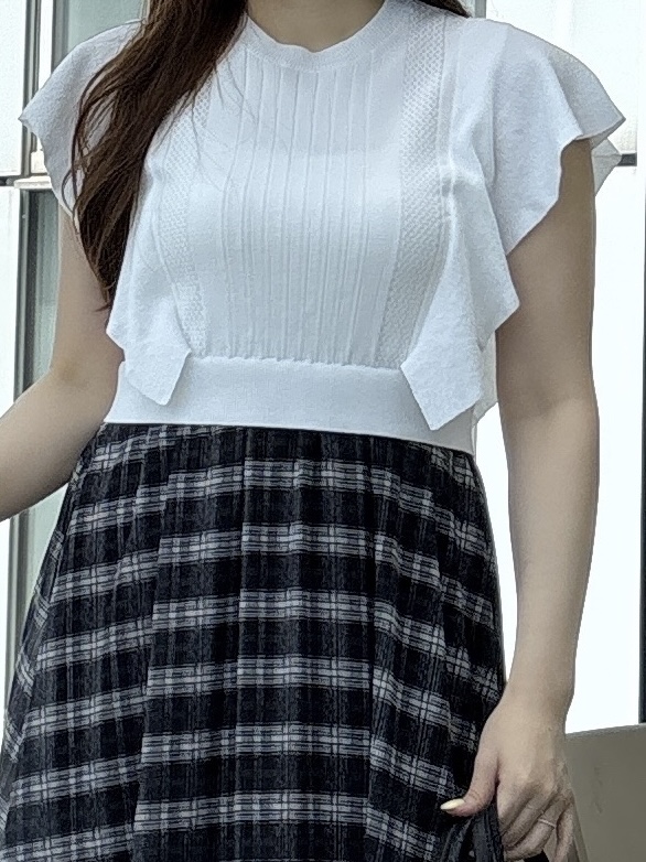 sayaさんの「grove｜【低身長さんも選べる着丈・洗濯機◎】1枚で華やか 肩フリルニットドッキングワンピース」を使ったコーディネート