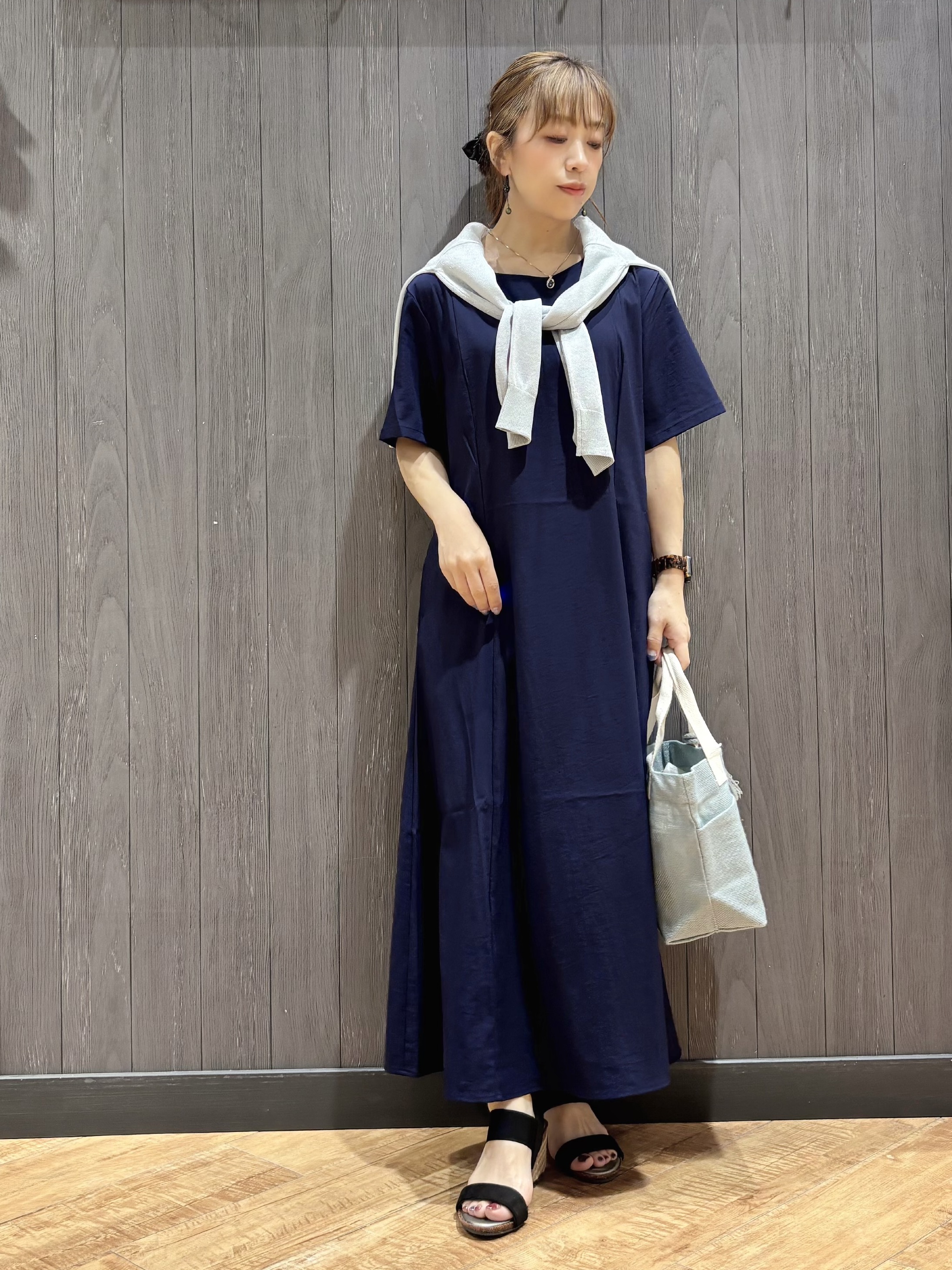 meiさんの「SHOO･LA･RUE｜【S-LL/洗濯機可/セットアップ可】軽凛(かろりん) 切替ワンピース」を使ったコーディネート