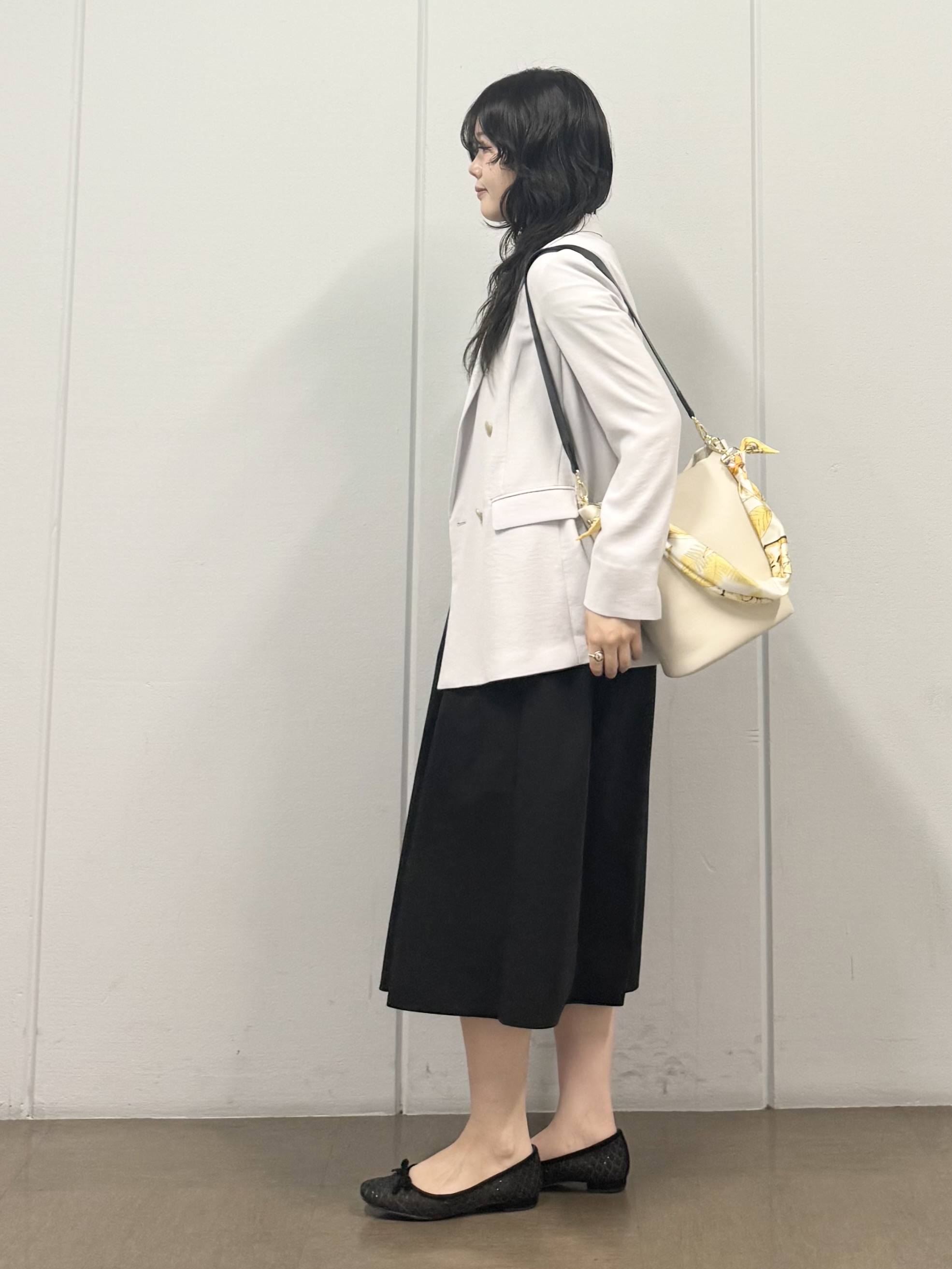 mizukiさんの「INDIVI｜【撥水／UVケア／SETUP可能】軽量ベルト付きAラインワンピース」を使ったコーディネート