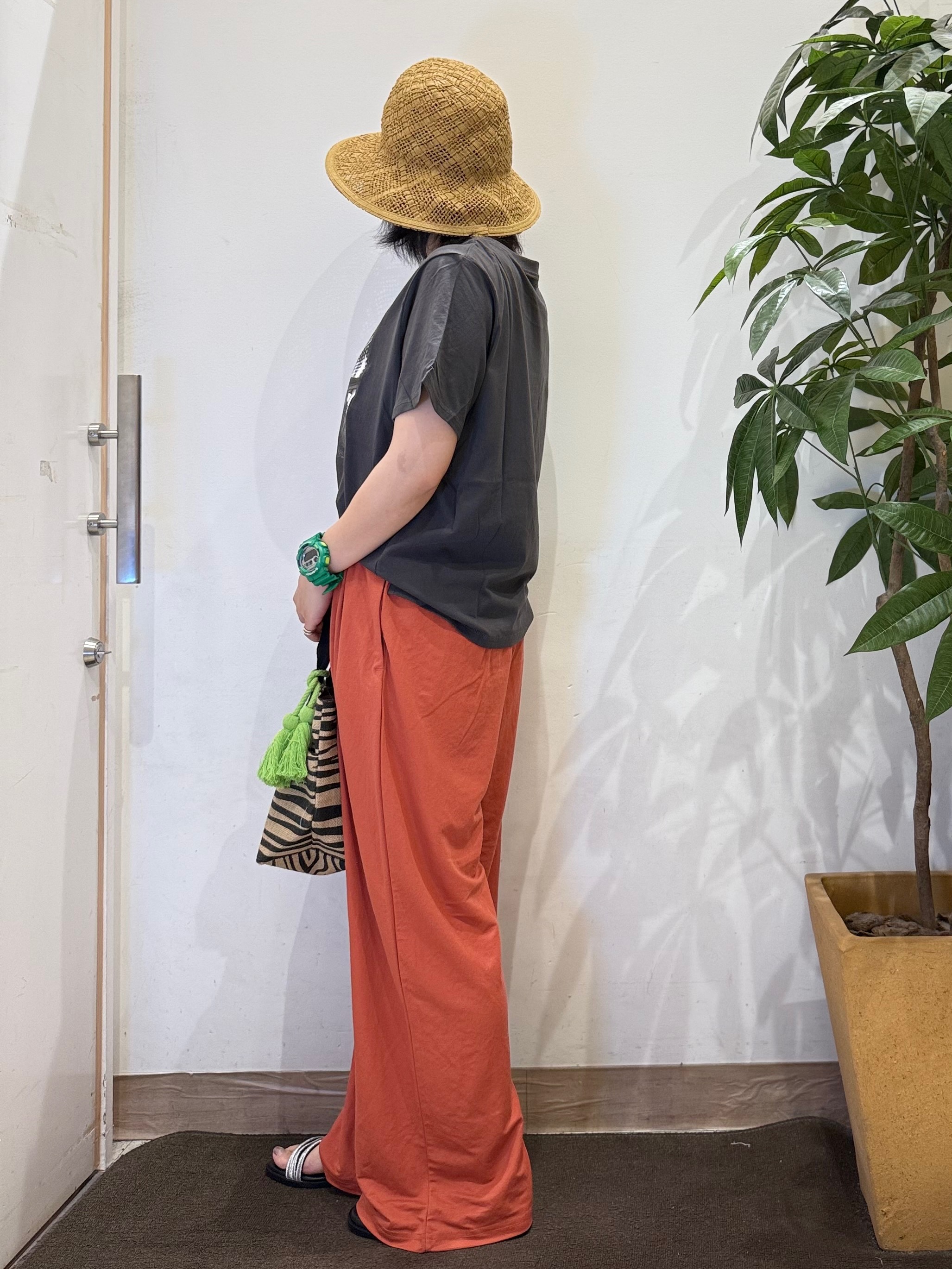 misakiさんの「SHOO･LA･RUE｜【S-LL/洗濯機可】大人のベーシックカラープリントTシャツ」を使ったコーディネート