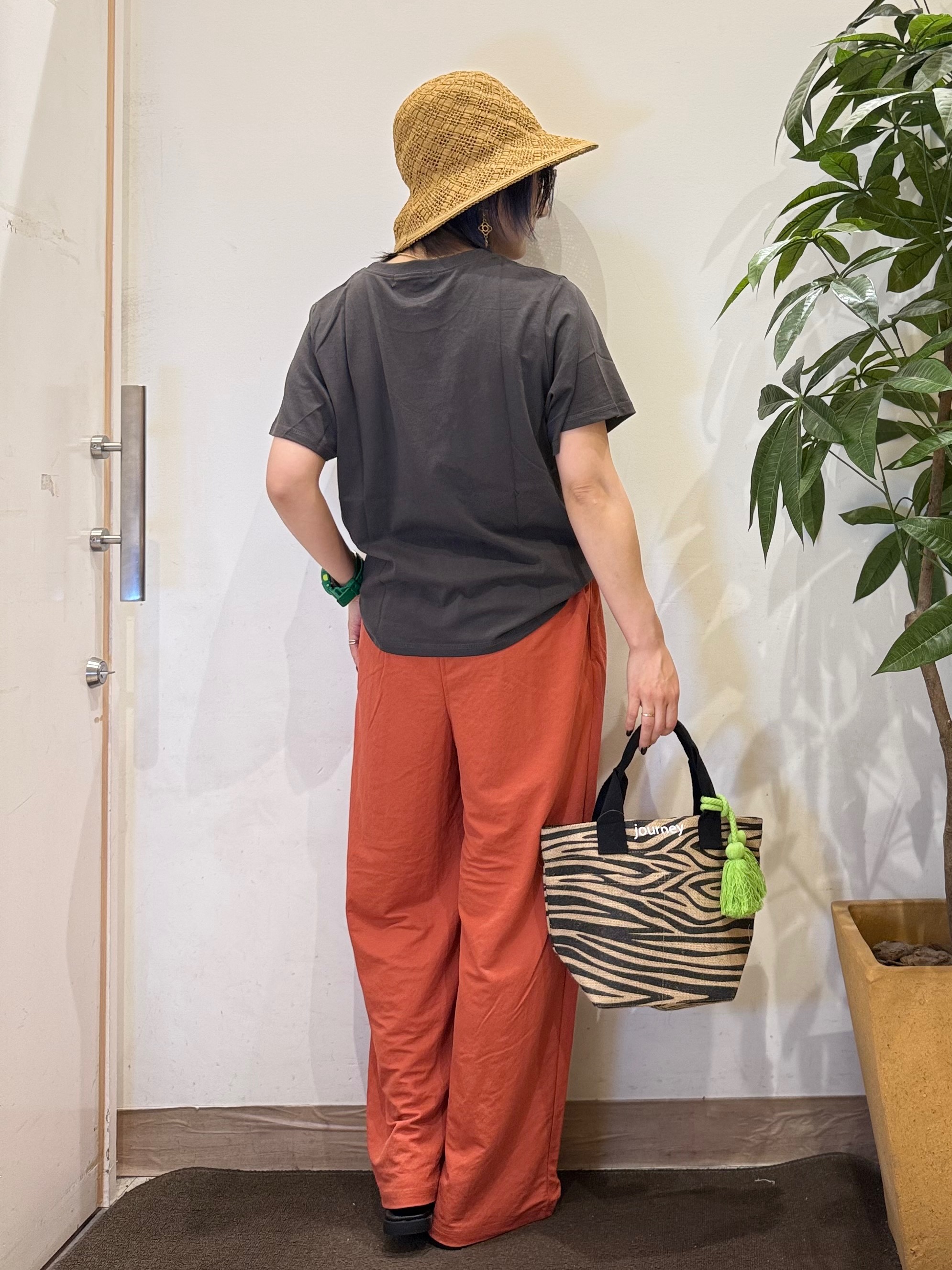 misakiさんの「SHOO･LA･RUE｜【S-LL/洗濯機可】大人のベーシックカラープリントTシャツ」を使ったコーディネート