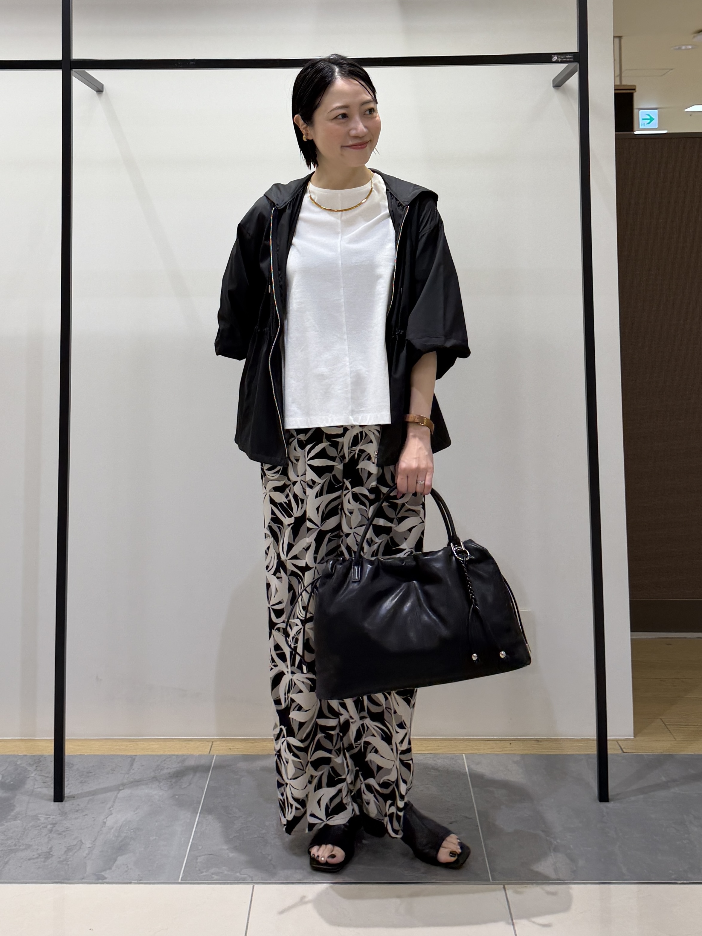 shihoさんの「INDIVI｜【撥水／UVカット】ライトフーディーブルゾン」を使ったコーディネート