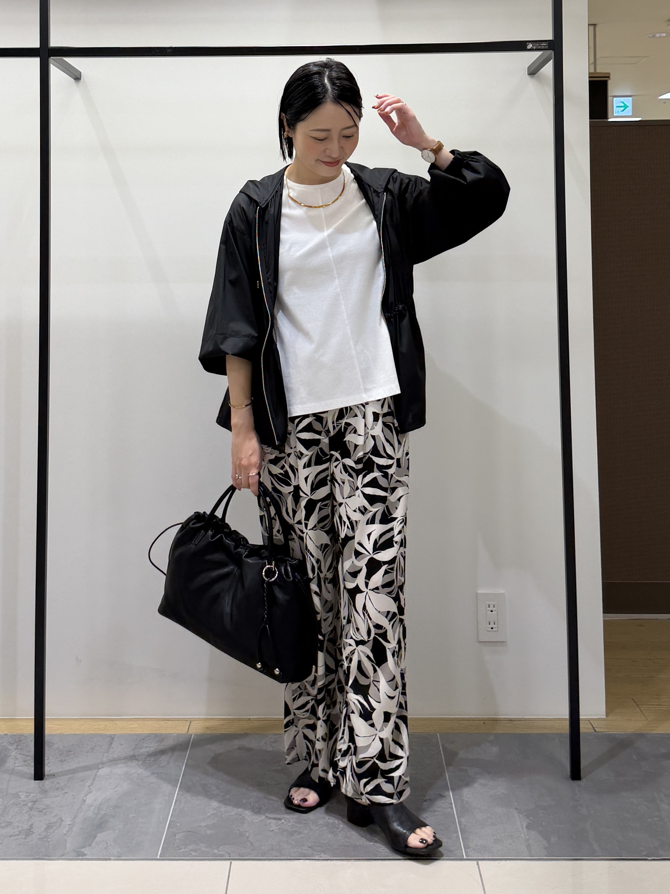 shihoさんの「INDIVI｜【撥水／UVカット】ライトフーディーブルゾン」を使ったコーディネート