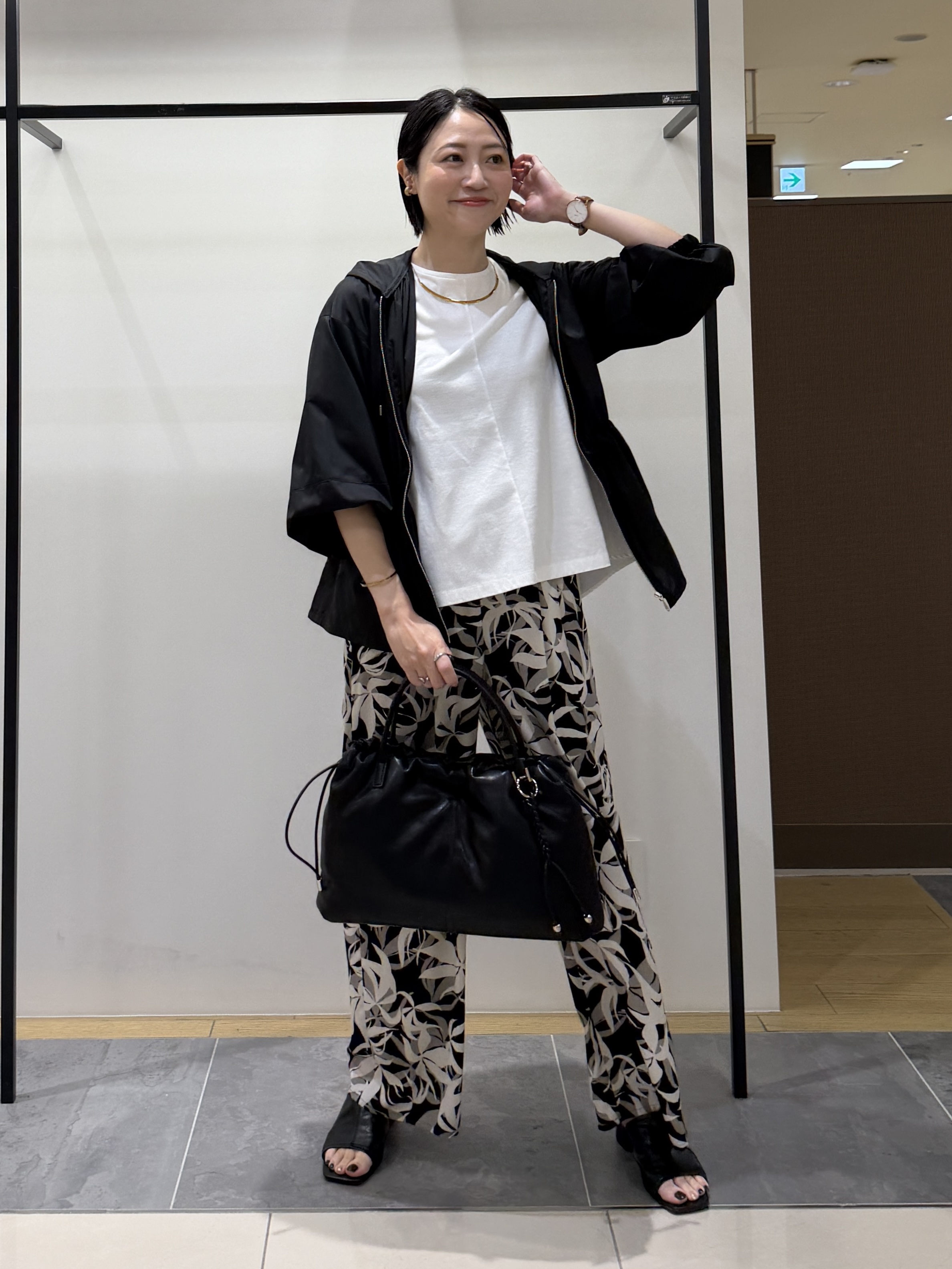shihoさんの「INDIVI｜【撥水／UVカット】ライトフーディーブルゾン」を使ったコーディネート