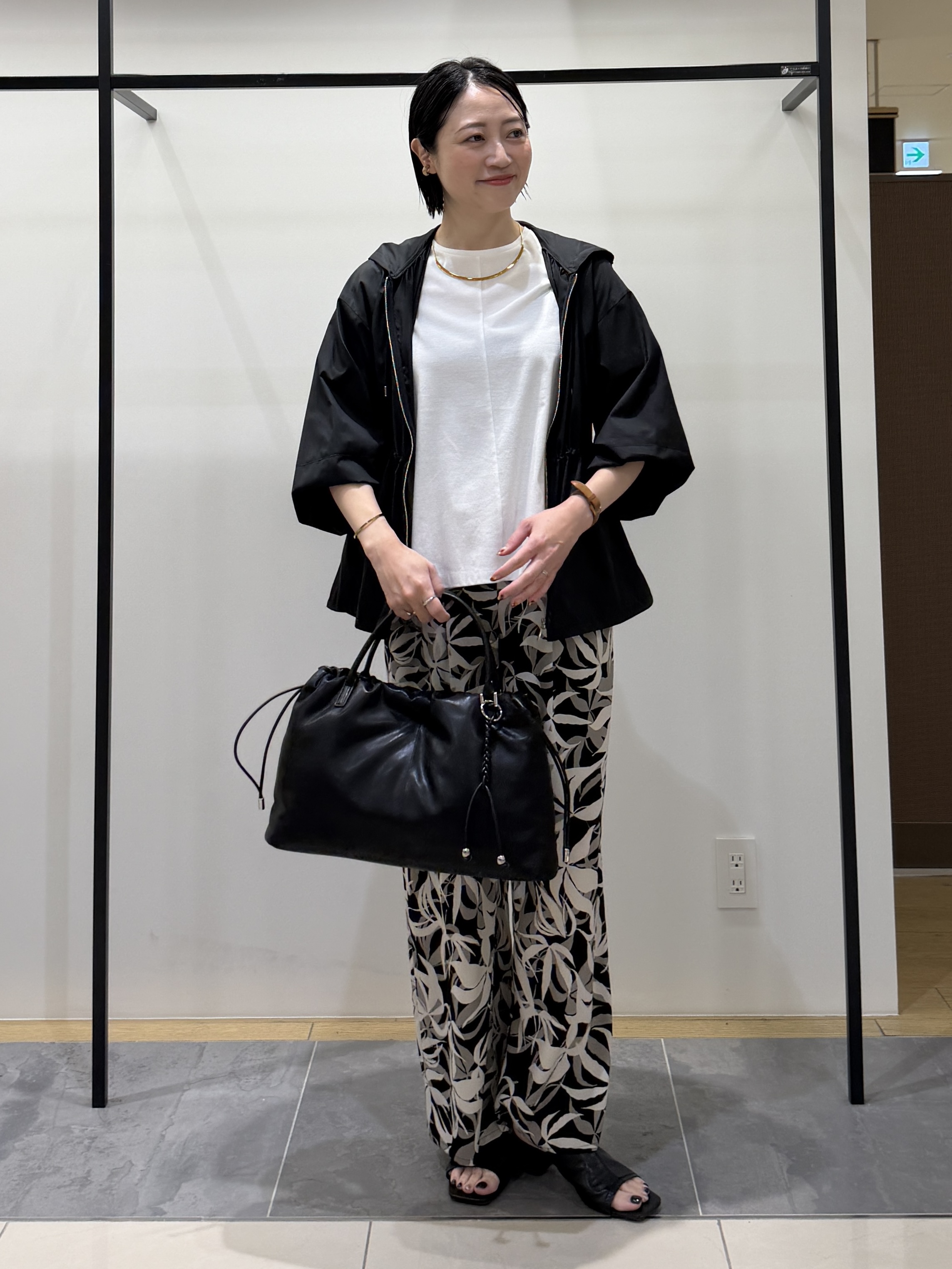 shihoさんの「INDIVI｜【撥水／UVカット】ライトフーディーブルゾン」を使ったコーディネート