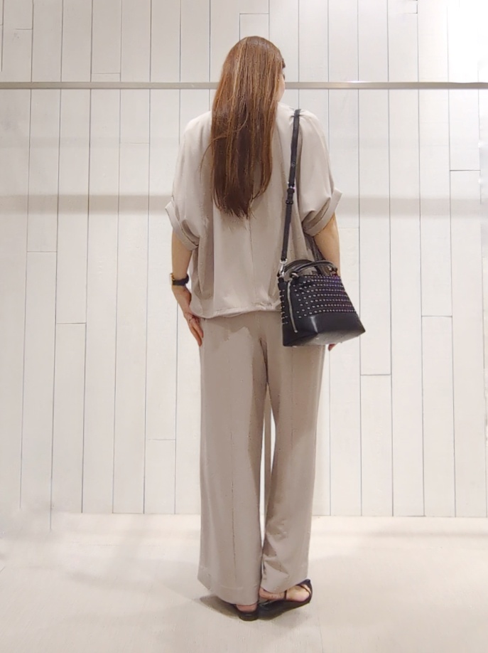 SHOさんの「INDIVI｜【秋羽織り/着る日傘】ドルマンフォルムブルゾン」を使ったコーディネート
