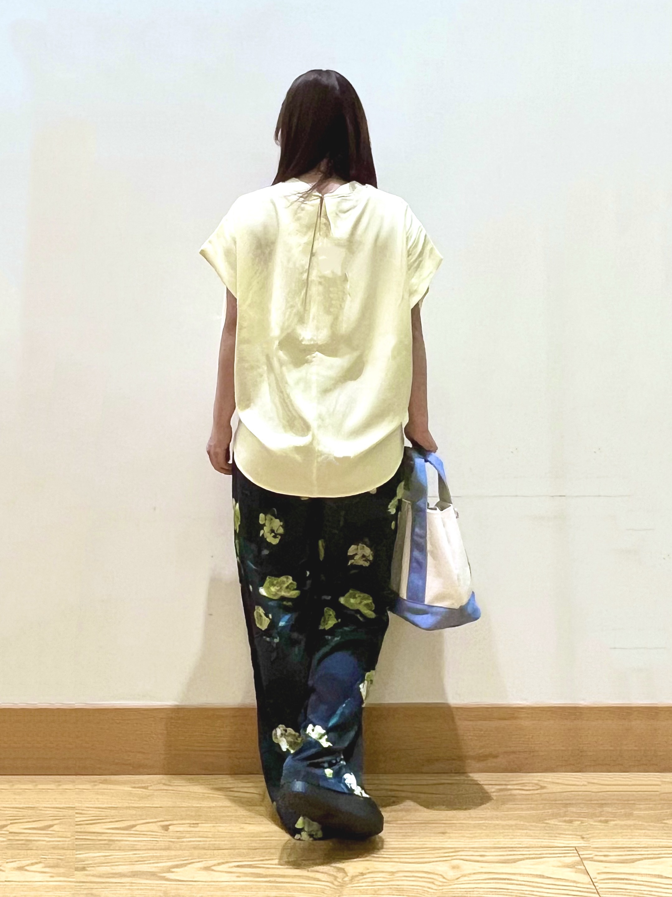 ゆっきーさんの「SHOO･LA･RUE｜【洗濯機可/体型カバー】インしてる風 ふんわり裾バルーントップス」を使ったコーディネート