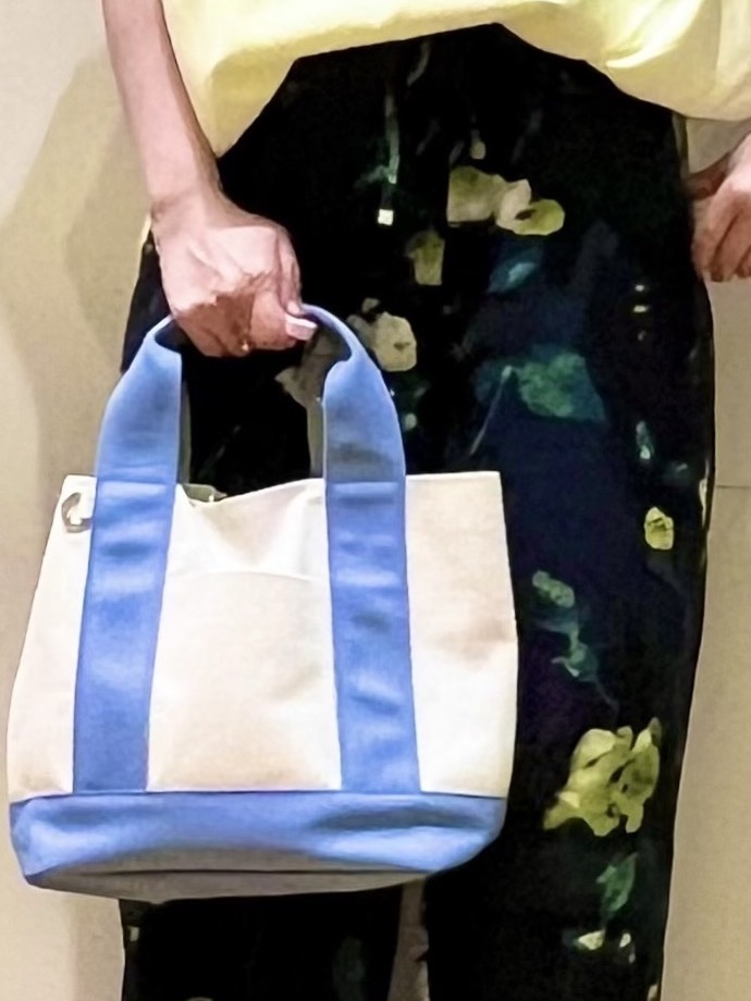 ゆっきーさんの「SHOO･LA･RUE｜【洗濯機可/体型カバー】インしてる風 ふんわり裾バルーントップス」を使ったコーディネート