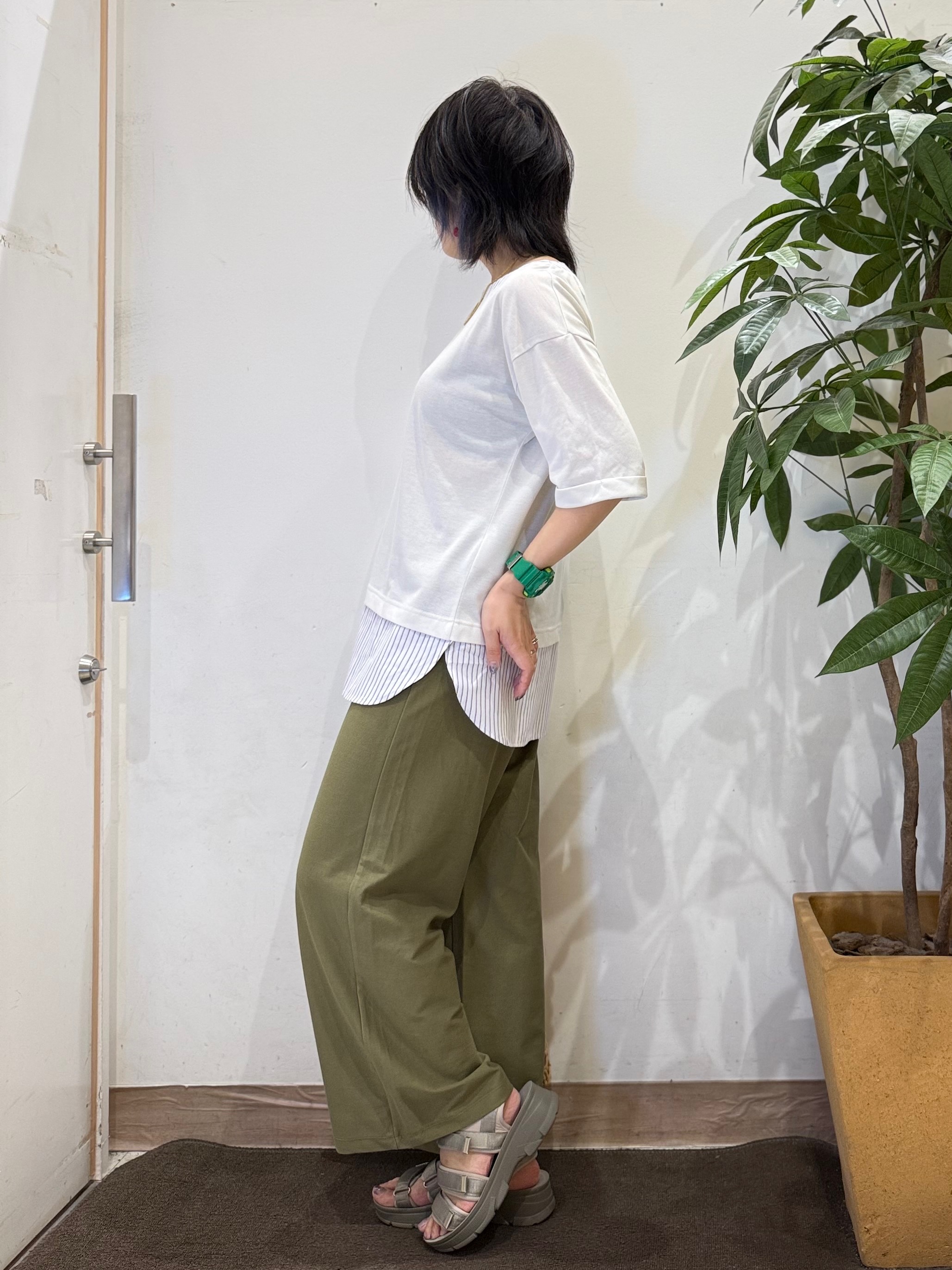 misakiさんの「SHOO･LA･RUE｜【インせず着られる/二の腕隠れる】重ね着風 シャツドッキングトップス」を使ったコーディネート