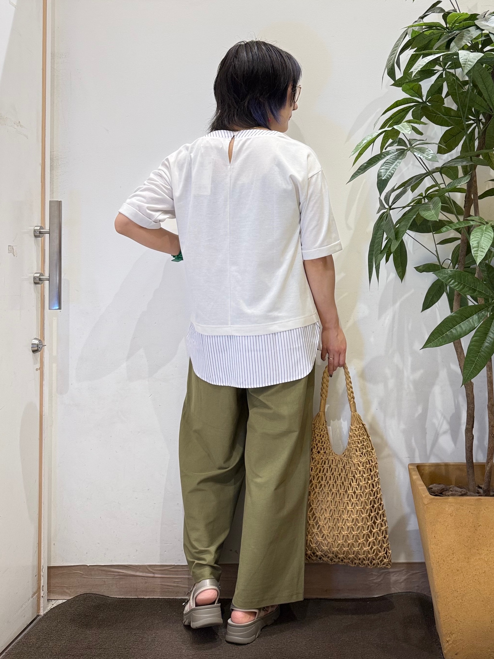 misakiさんの「SHOO･LA･RUE｜【インせず着られる/二の腕隠れる】重ね着風 シャツドッキングトップス」を使ったコーディネート