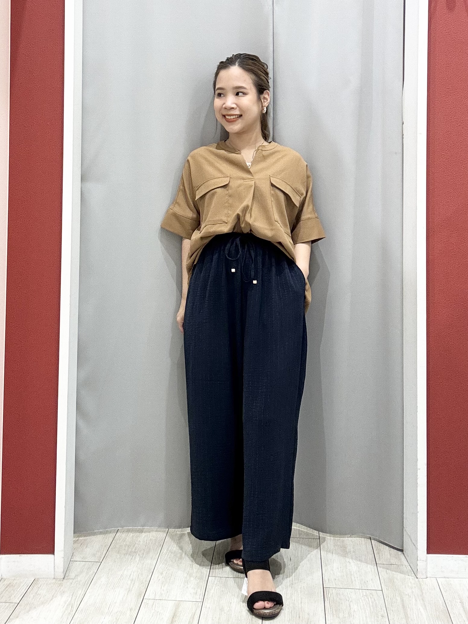 shioさんの「SHOO･LA･RUE｜【洗濯後しわになりにくい/UV/吸水速乾】Wポケットが目を引く オンオフ使えるスキッパーブラウス」を使ったコーディネート