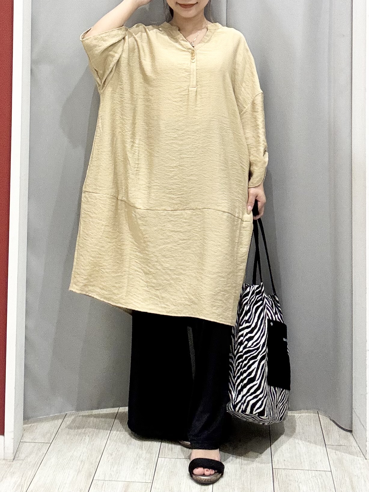 shioさんの「SHOO･LA･RUE｜【S-LL/洗濯後しわになりにくい】ゆるっと体型カバー 7分袖コクーンチュニック」を使ったコーディネート