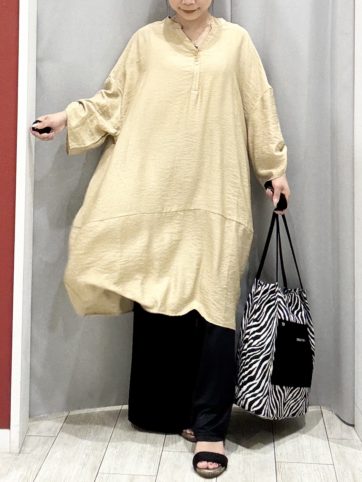 shioさんの「SHOO･LA･RUE｜【S-LL/洗濯後しわになりにくい】ゆるっと体型カバー 7分袖コクーンチュニック」を使ったコーディネート