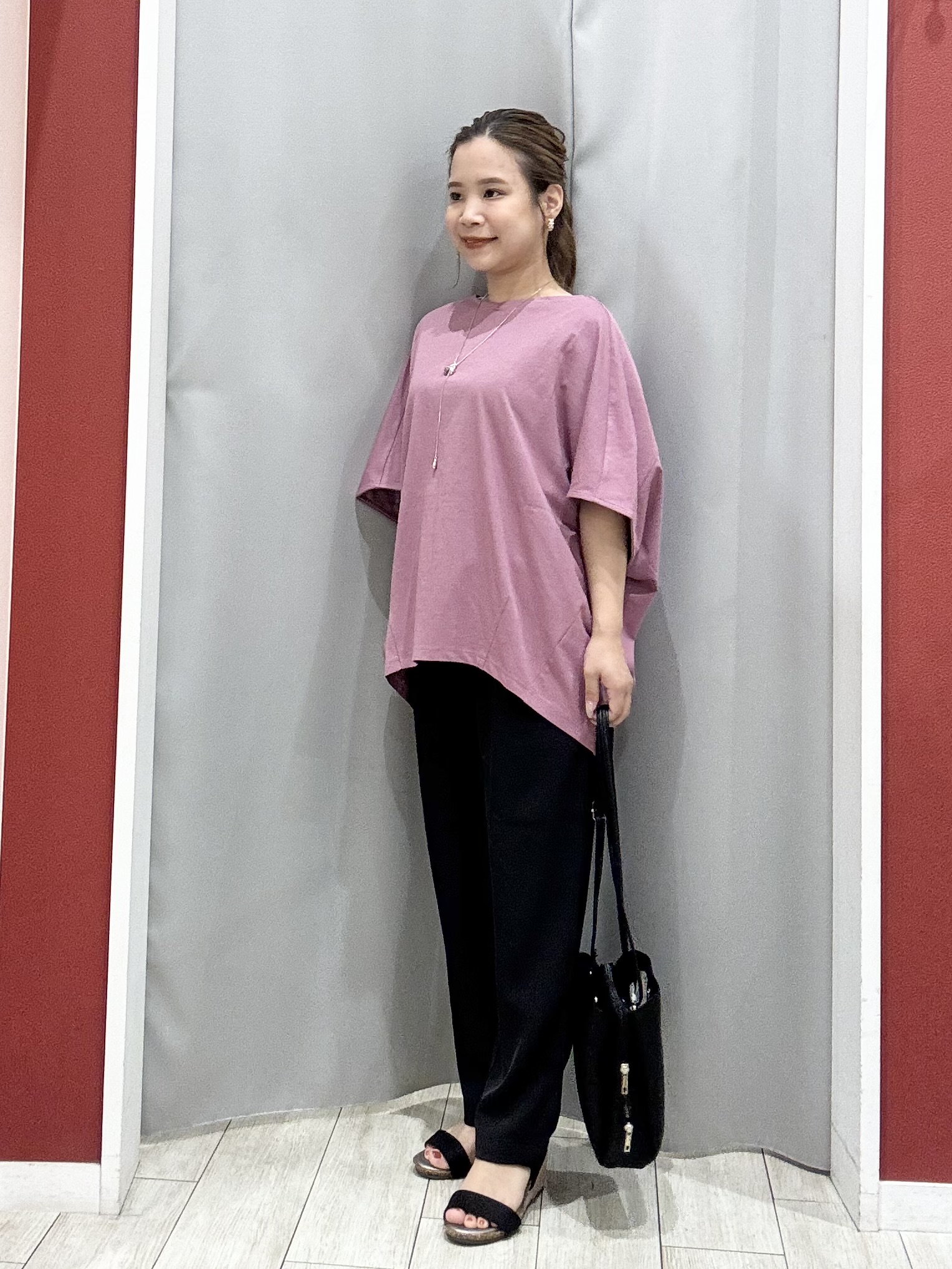 shioさんの「SHOO･LA･RUE｜【洗濯機可/体型カバー】インせず着られる 上品見えのドルマントップス」を使ったコーディネート