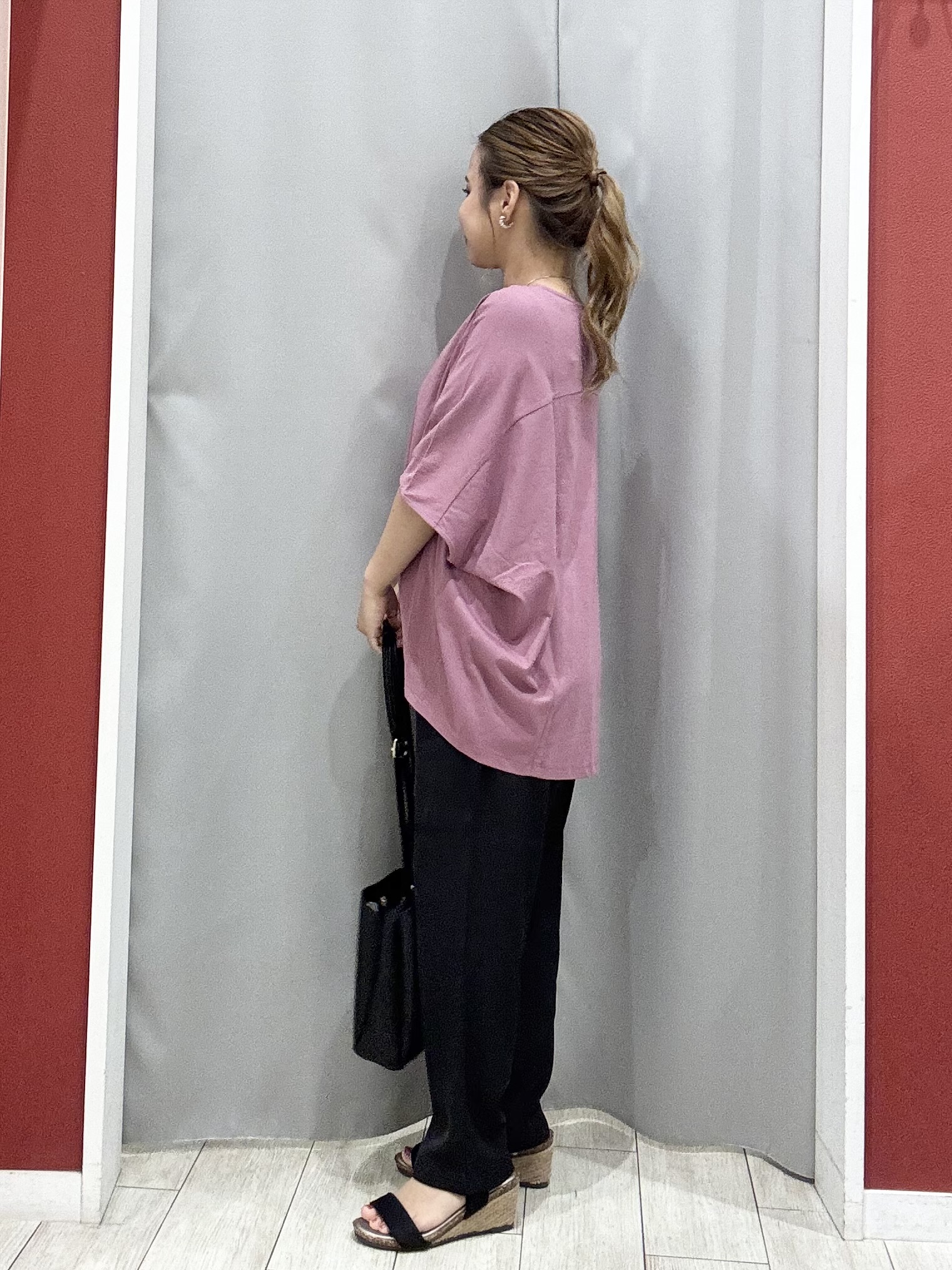 shioさんの「SHOO･LA･RUE｜【洗濯機可/体型カバー】インせず着られる 上品見えのドルマントップス」を使ったコーディネート