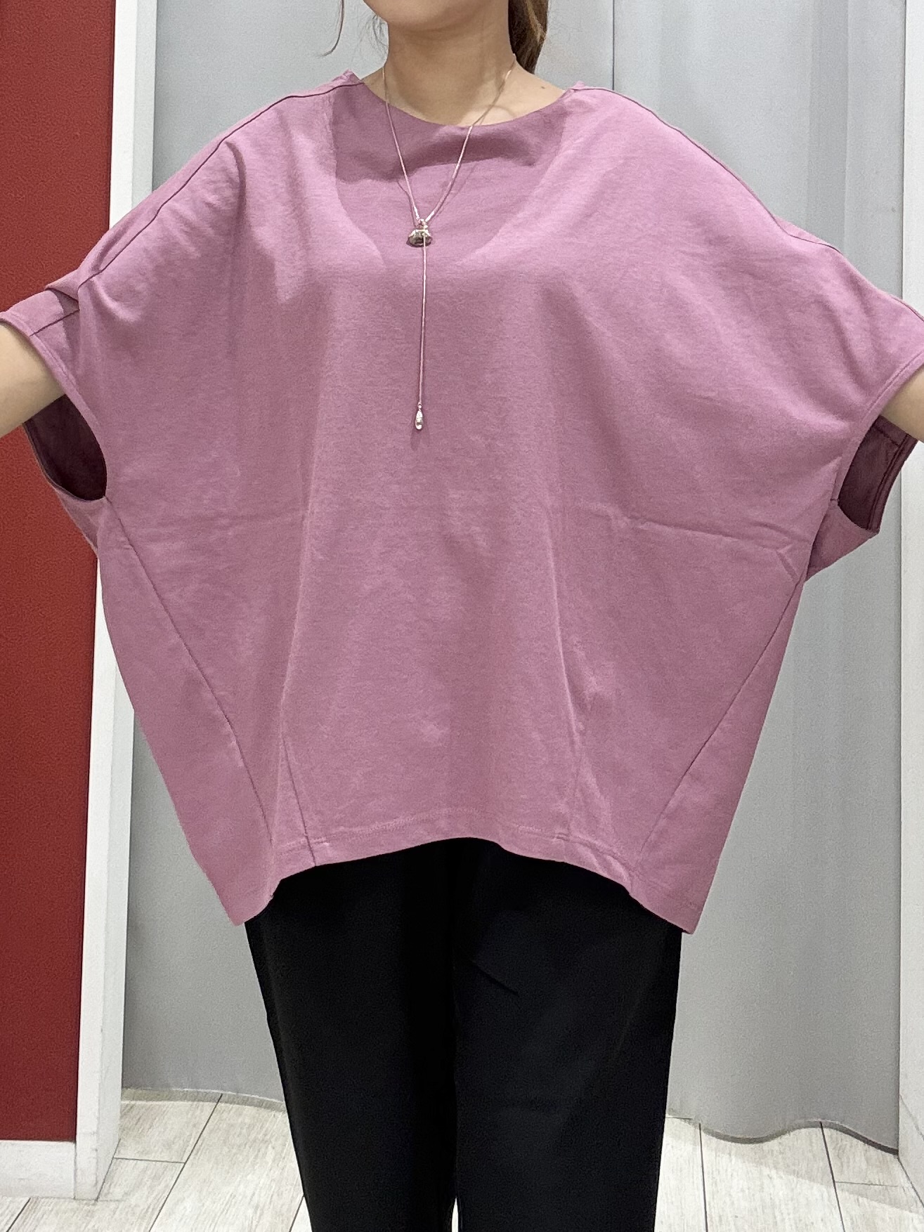 shioさんの「SHOO･LA･RUE｜【洗濯機可/体型カバー】インせず着られる 上品見えのドルマントップス」を使ったコーディネート