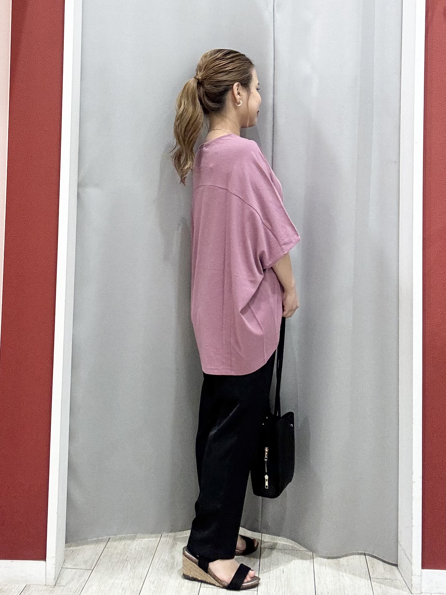 shioさんの「SHOO･LA･RUE｜【洗濯機可/体型カバー】インせず着られる 上品見えのドルマントップス」を使ったコーディネート