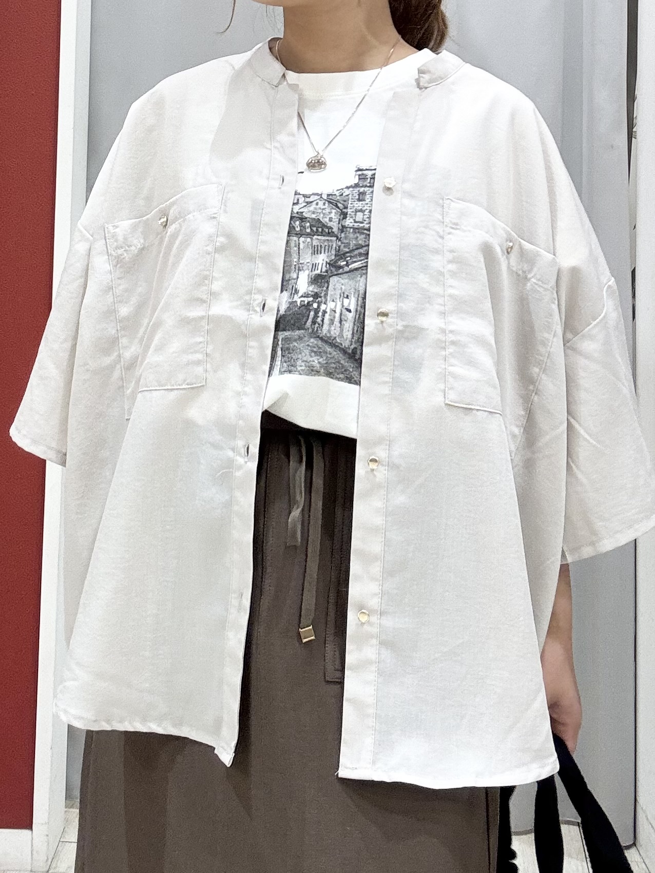 shioさんの「SHOO･LA･RUE｜【洗濯機可/S-LL】大人の抜け感 ゆるっと5分袖シャツ」を使ったコーディネート