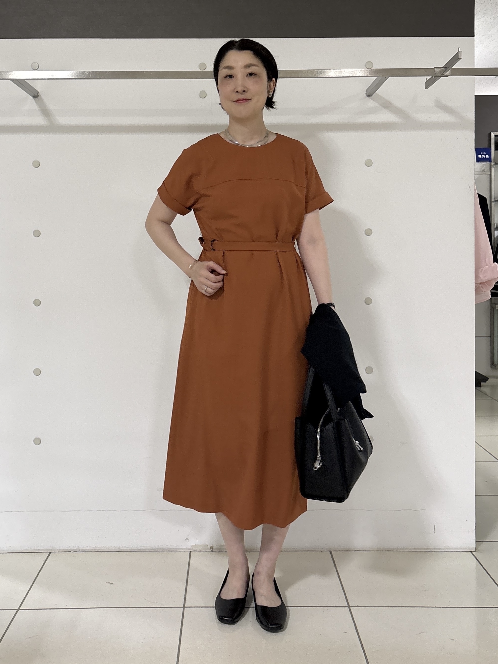 yuriさんの「INDIVI｜【華奢見え】ベルト付きナローワンピース」を使ったコーディネート