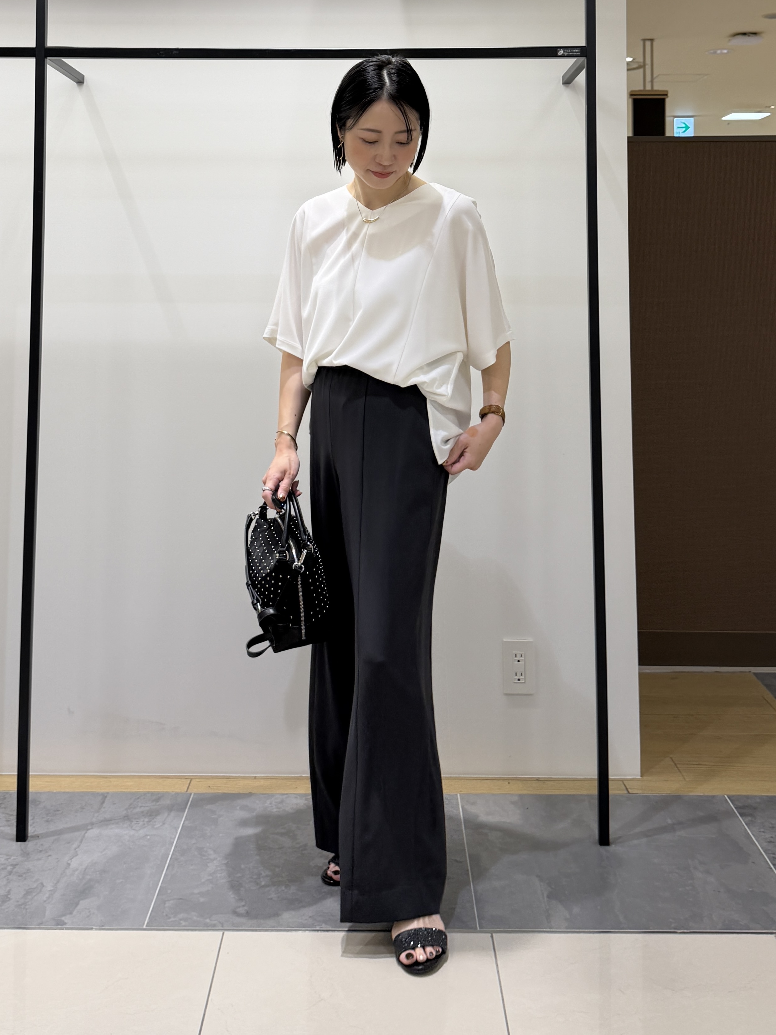 shihoさんの「INDIVI｜【体型＆二の腕カバー/着る日傘】ドルマントップス」を使ったコーディネート