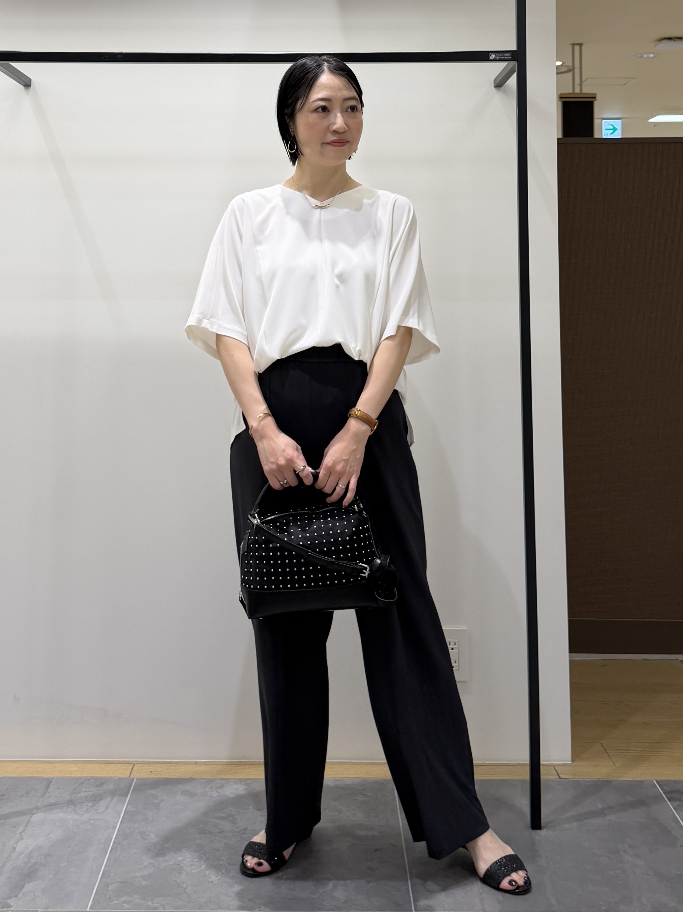 shihoさんの「INDIVI｜【体型＆二の腕カバー/着る日傘】ドルマントップス」を使ったコーディネート