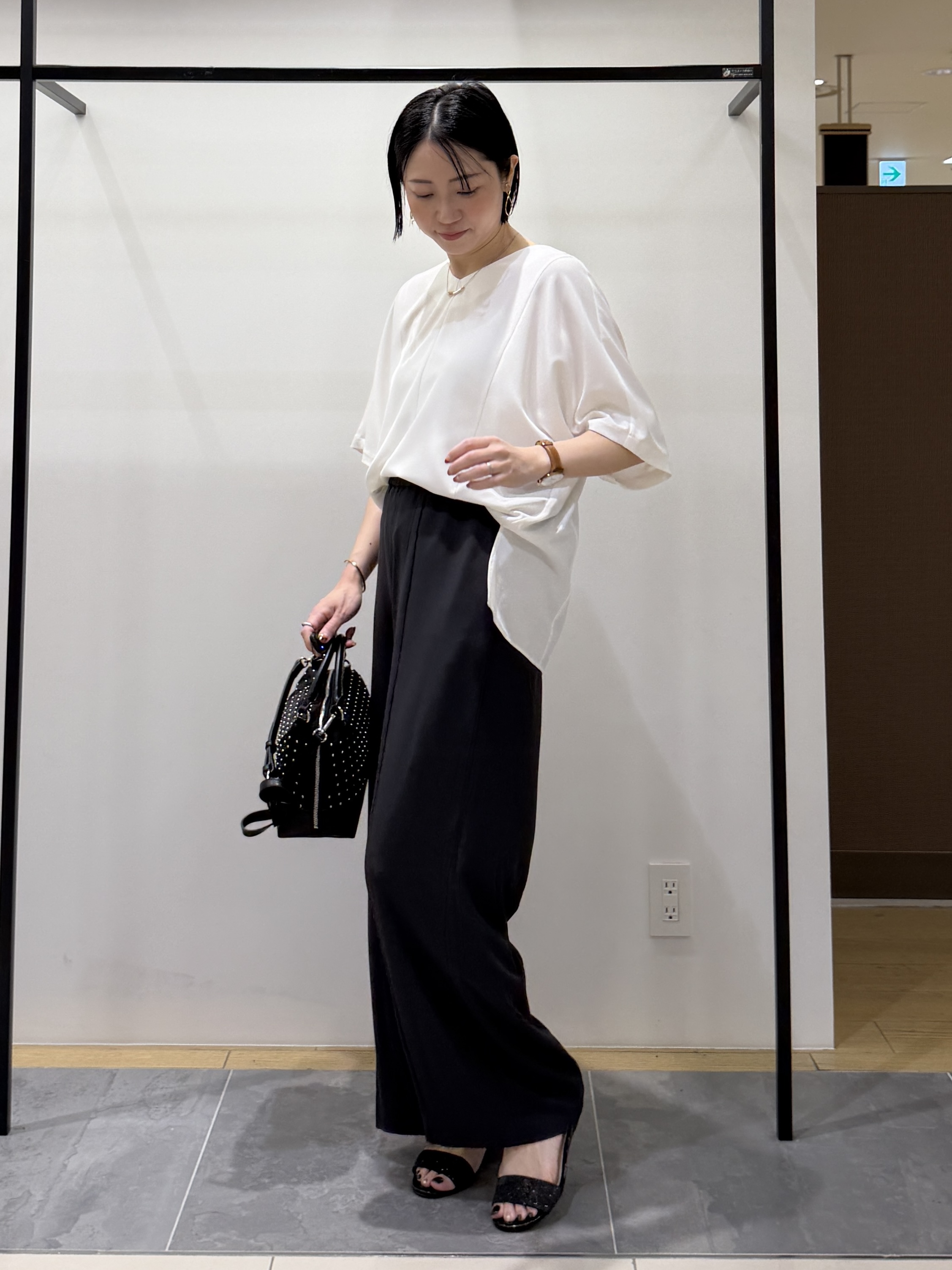 shihoさんの「INDIVI｜【体型＆二の腕カバー/着る日傘】ドルマントップス」を使ったコーディネート