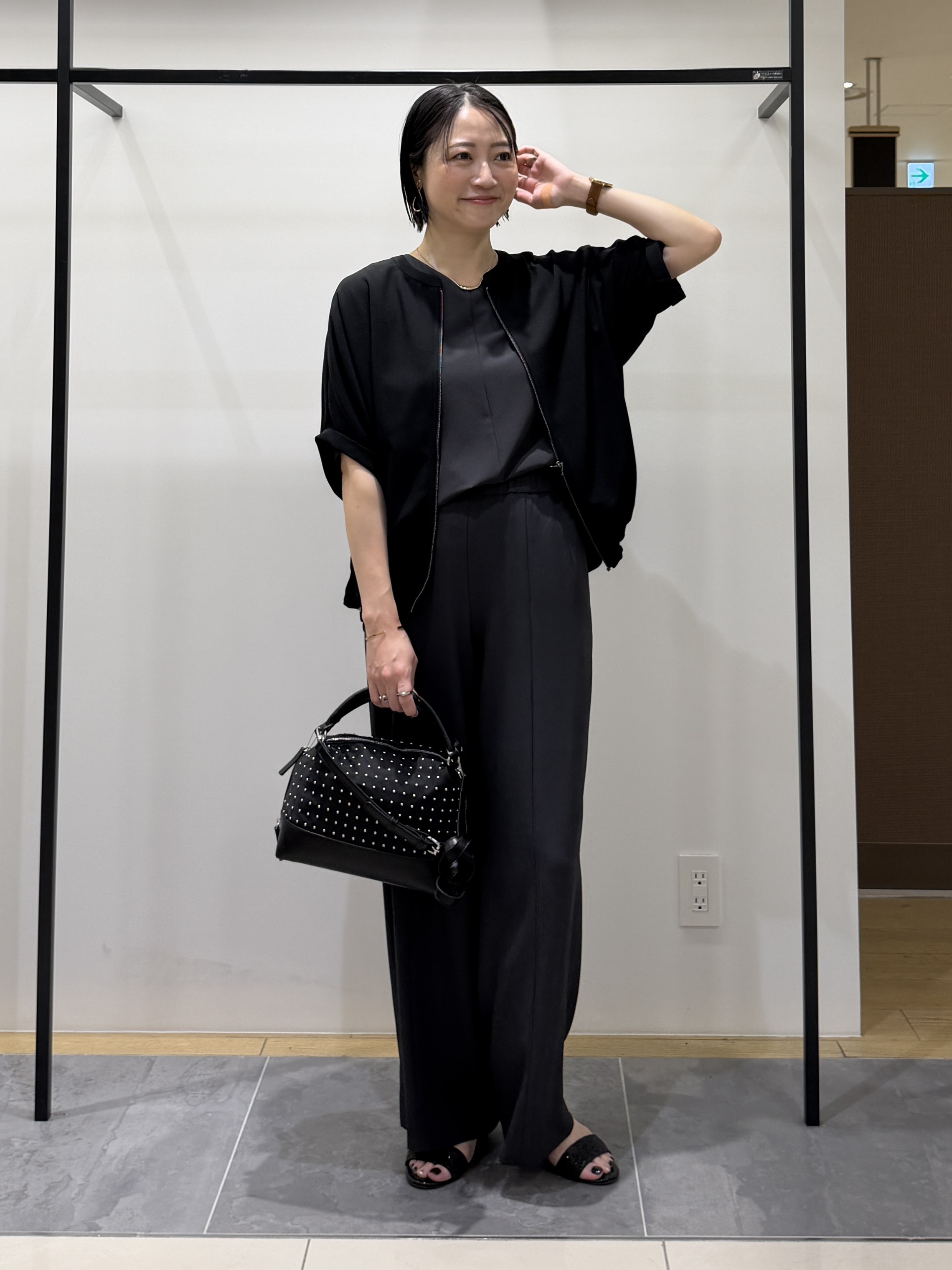 shihoさんの「INDIVI｜【秋羽織り/着る日傘】ドルマンフォルムブルゾン」を使ったコーディネート