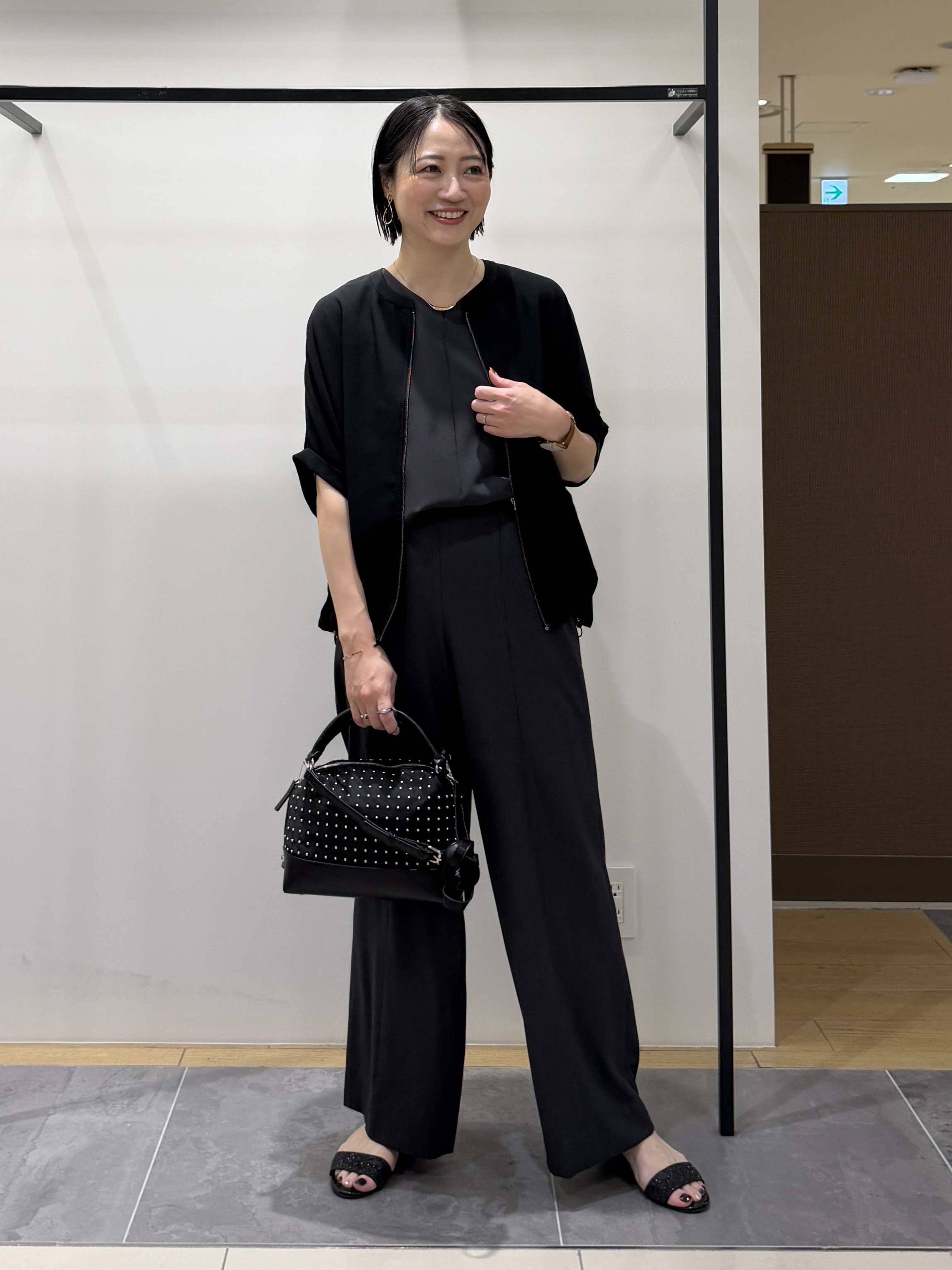 shihoさんの「INDIVI｜【秋羽織り/着る日傘】ドルマンフォルムブルゾン」を使ったコーディネート