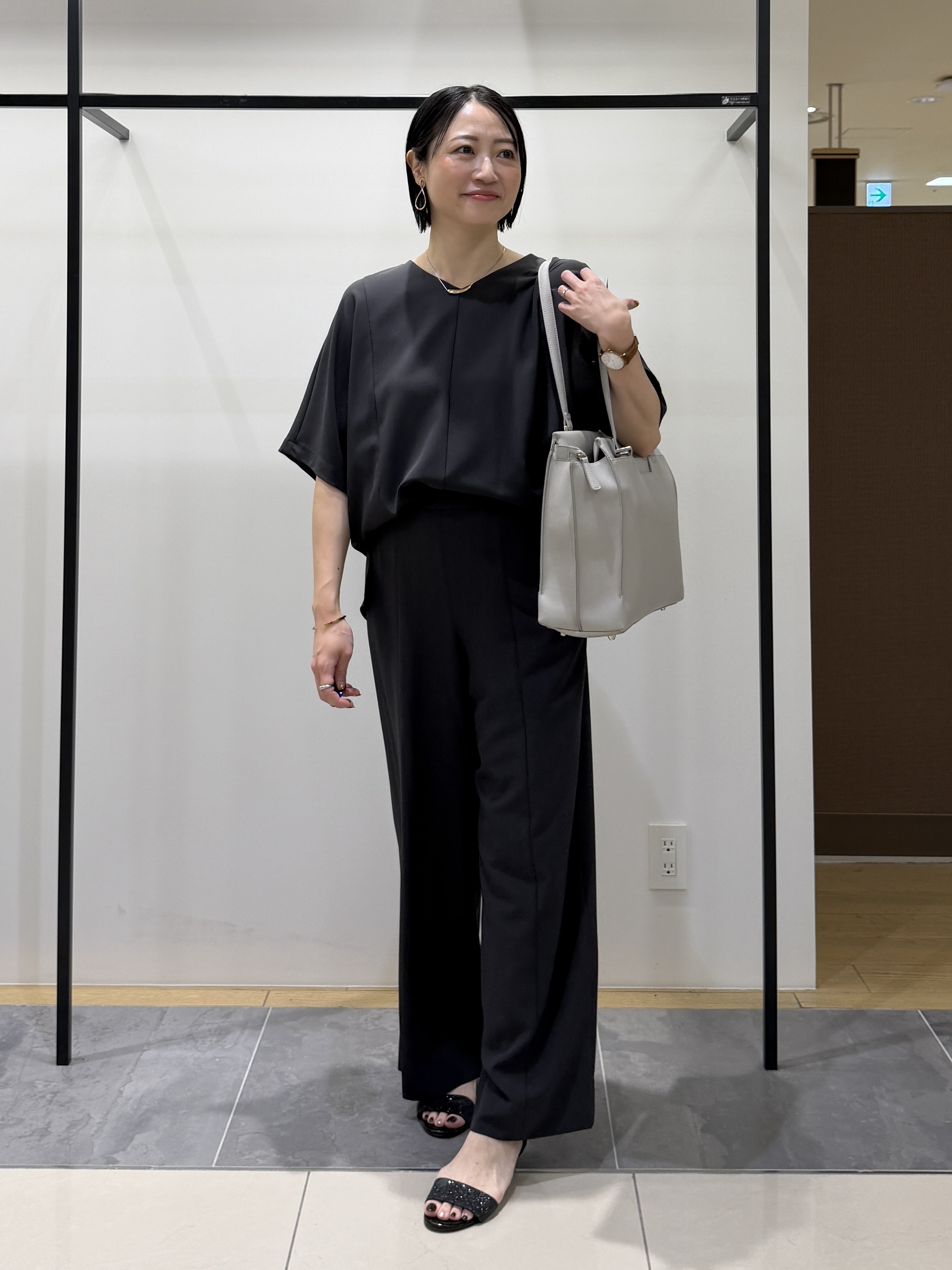 shihoさんの「INDIVI｜【体型＆二の腕カバー/着る日傘】ドルマントップス」を使ったコーディネート