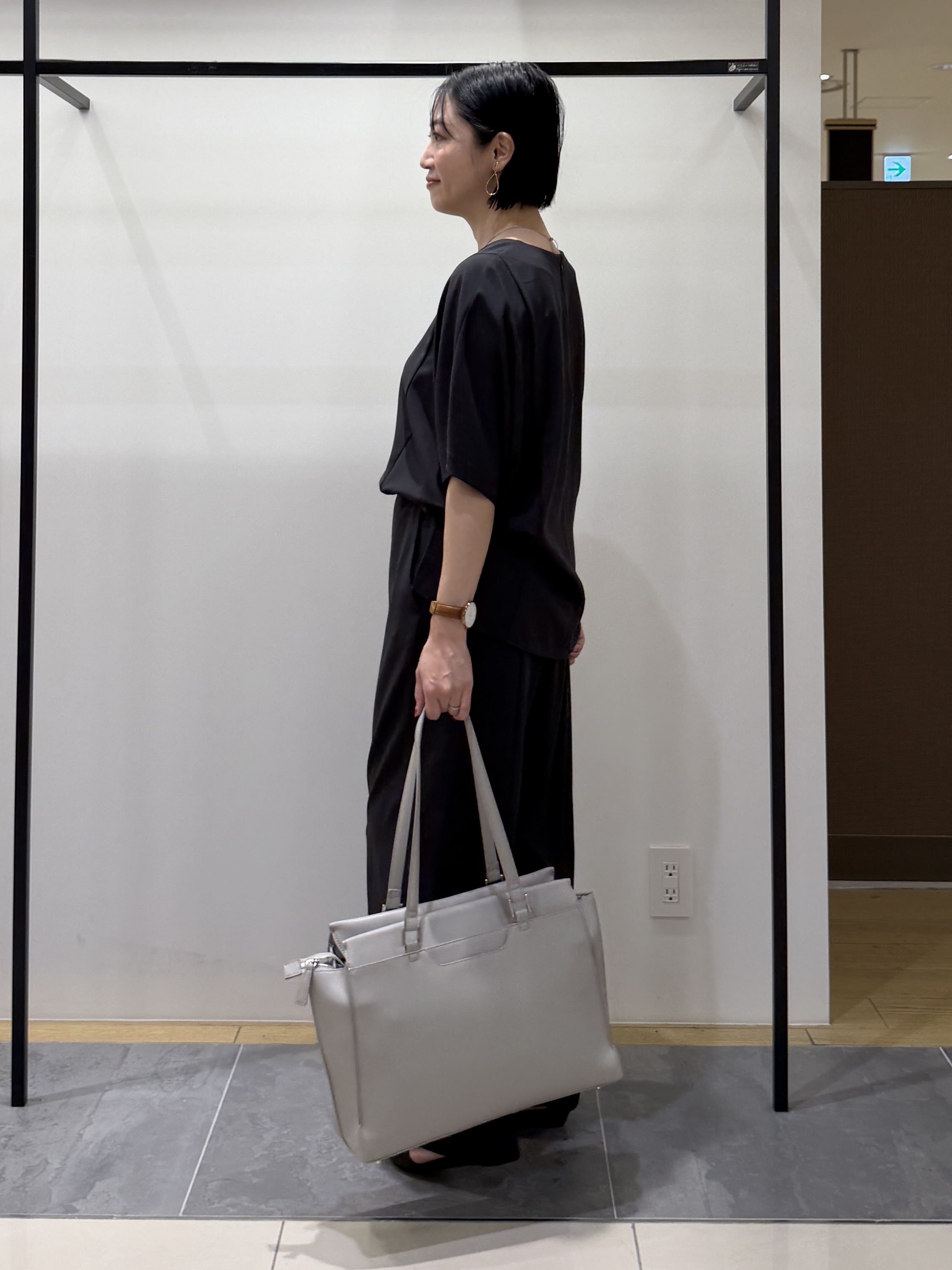 shihoさんの「INDIVI｜【体型＆二の腕カバー/着る日傘】ドルマントップス」を使ったコーディネート