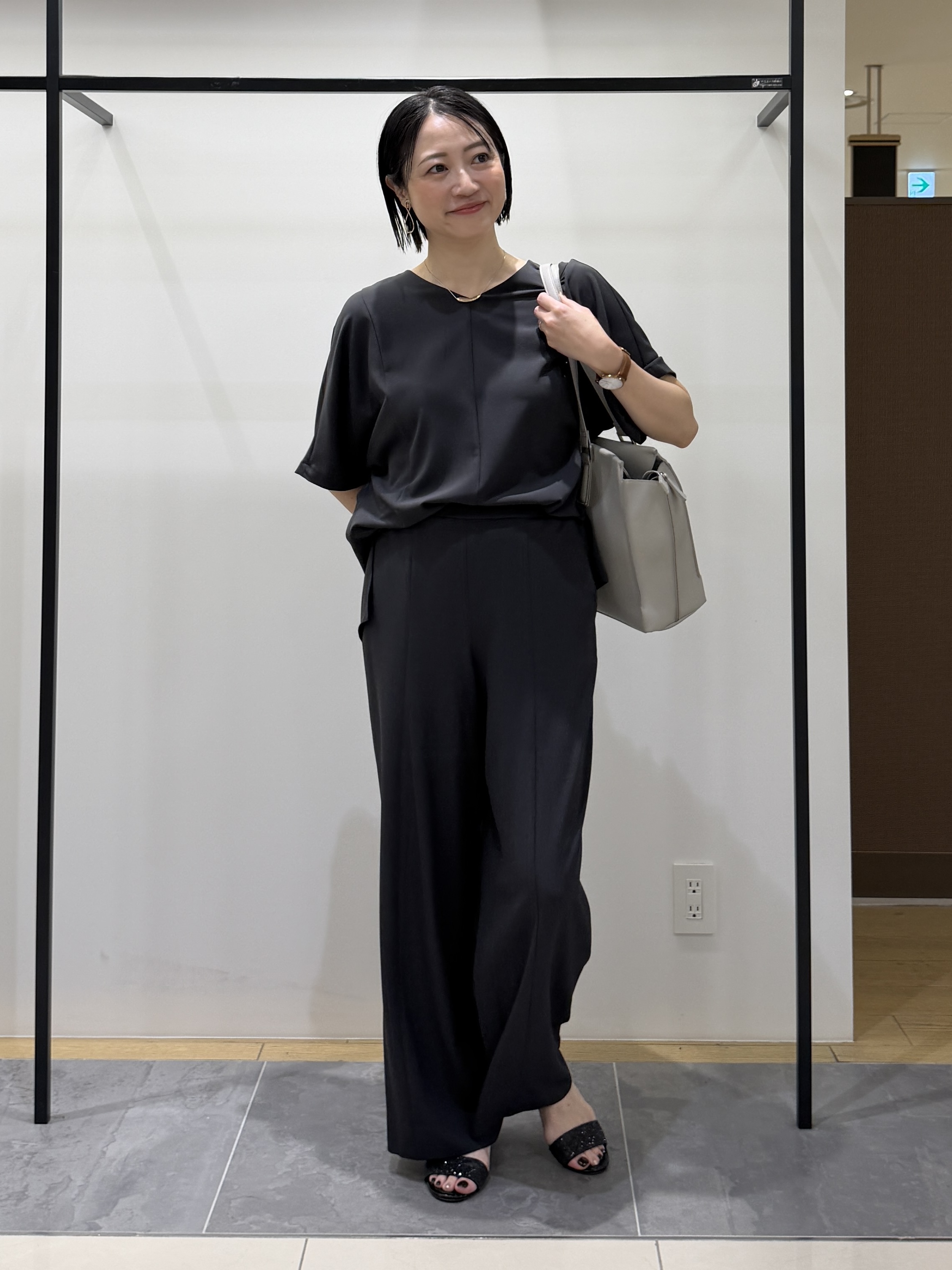 shihoさんの「INDIVI｜【体型＆二の腕カバー/着る日傘】ドルマントップス」を使ったコーディネート