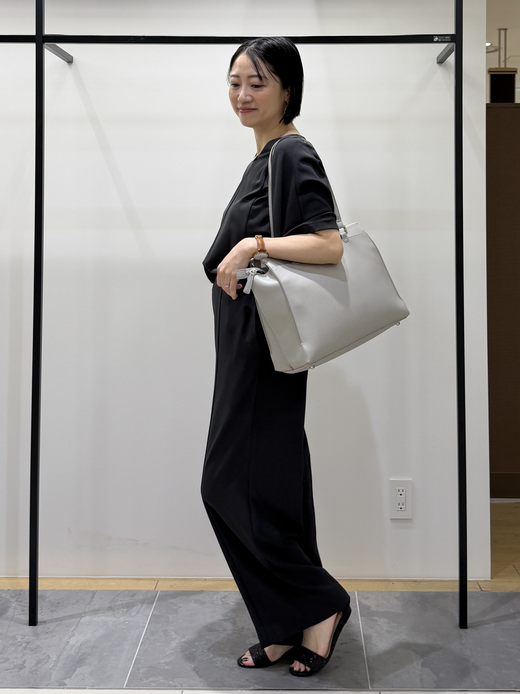shihoさんの「INDIVI｜【体型＆二の腕カバー/着る日傘】ドルマントップス」を使ったコーディネート