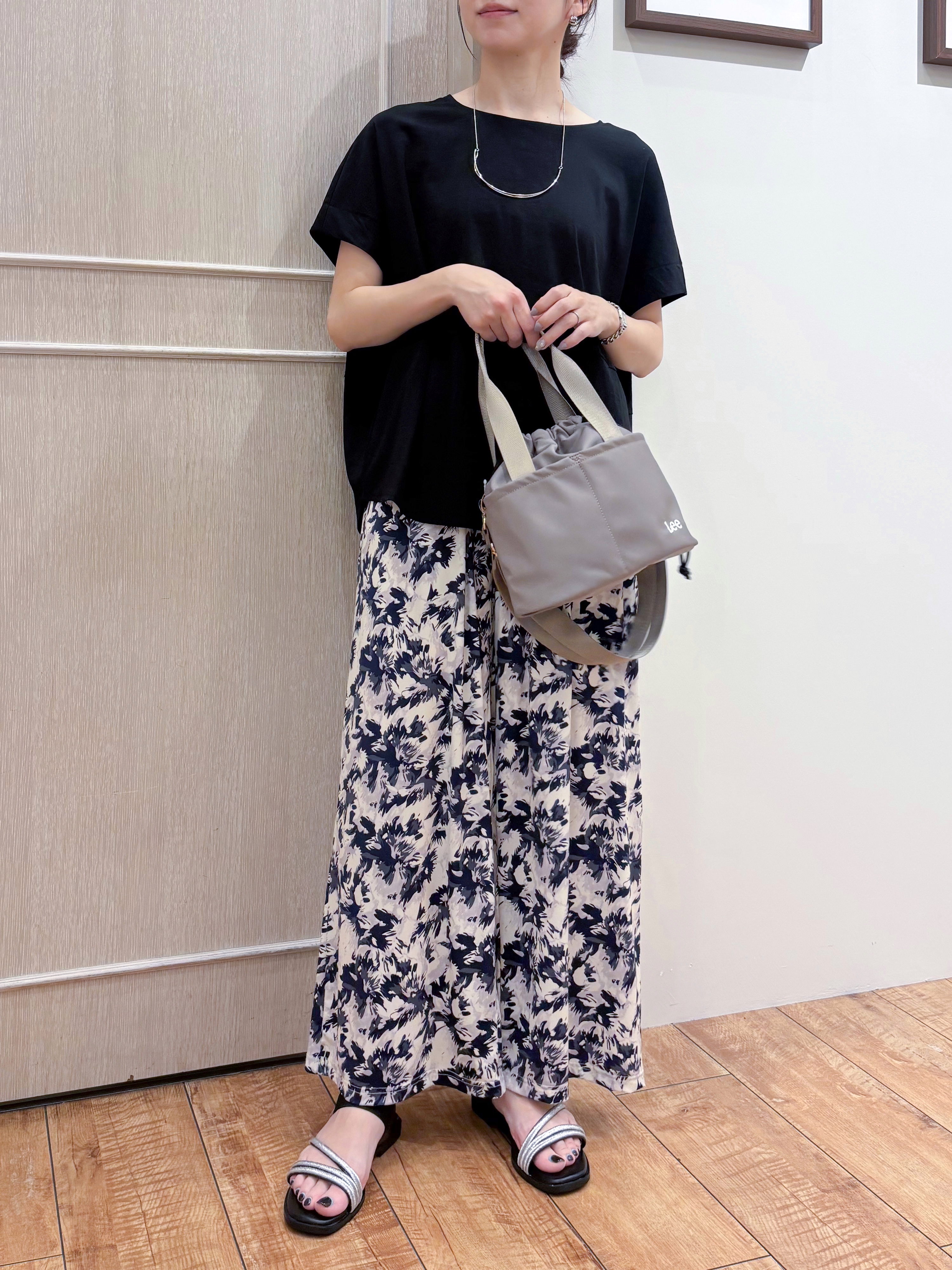 なみさんの「SHOO･LA･RUE｜【洗濯機可/セットアップ可】軽凛(かろりん) シンプル上品 切替コクーントップス」を使ったコーディネート