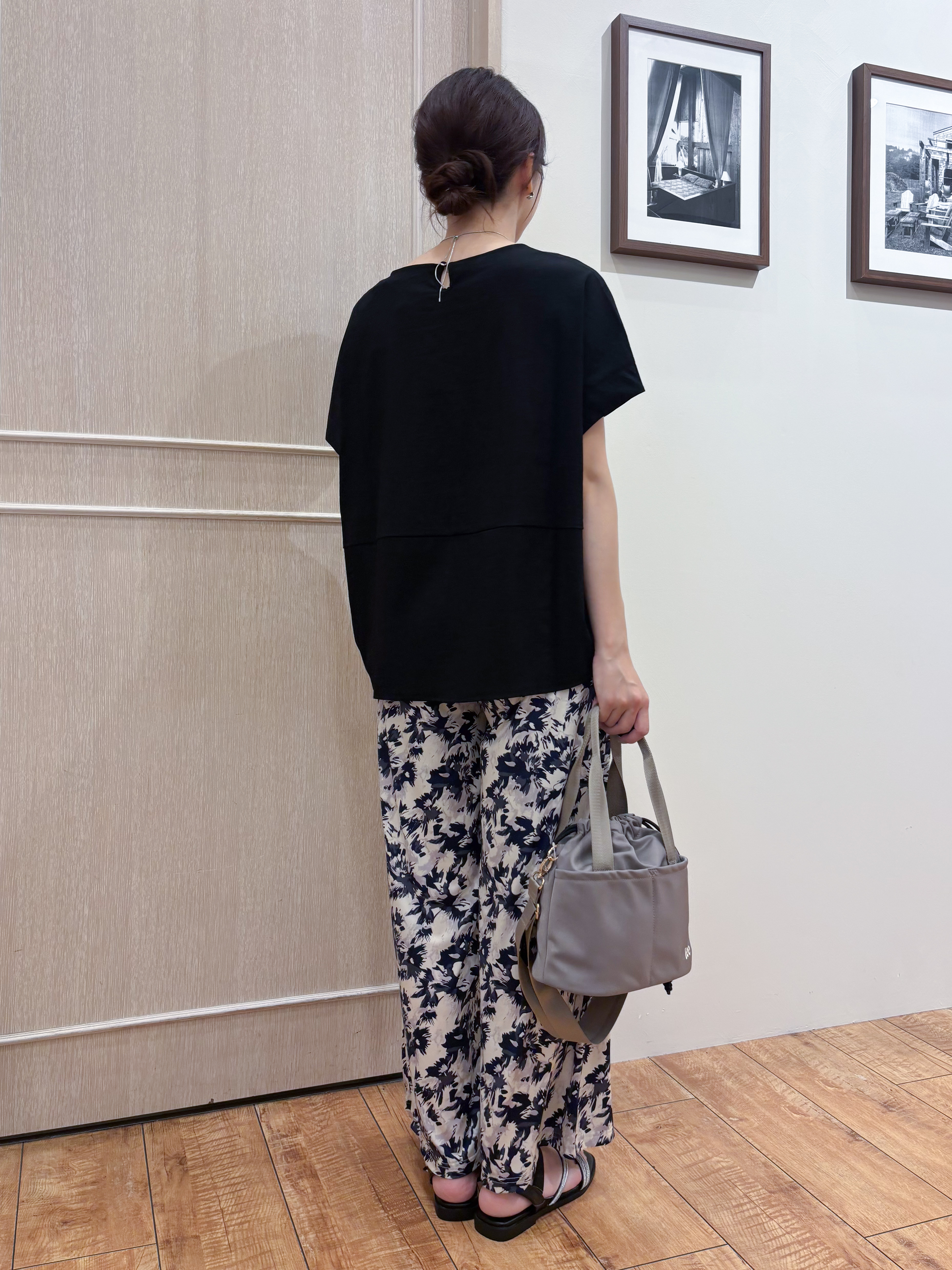 なみさんの「SHOO･LA･RUE｜【洗濯機可/セットアップ可】軽凛(かろりん) シンプル上品 切替コクーントップス」を使ったコーディネート