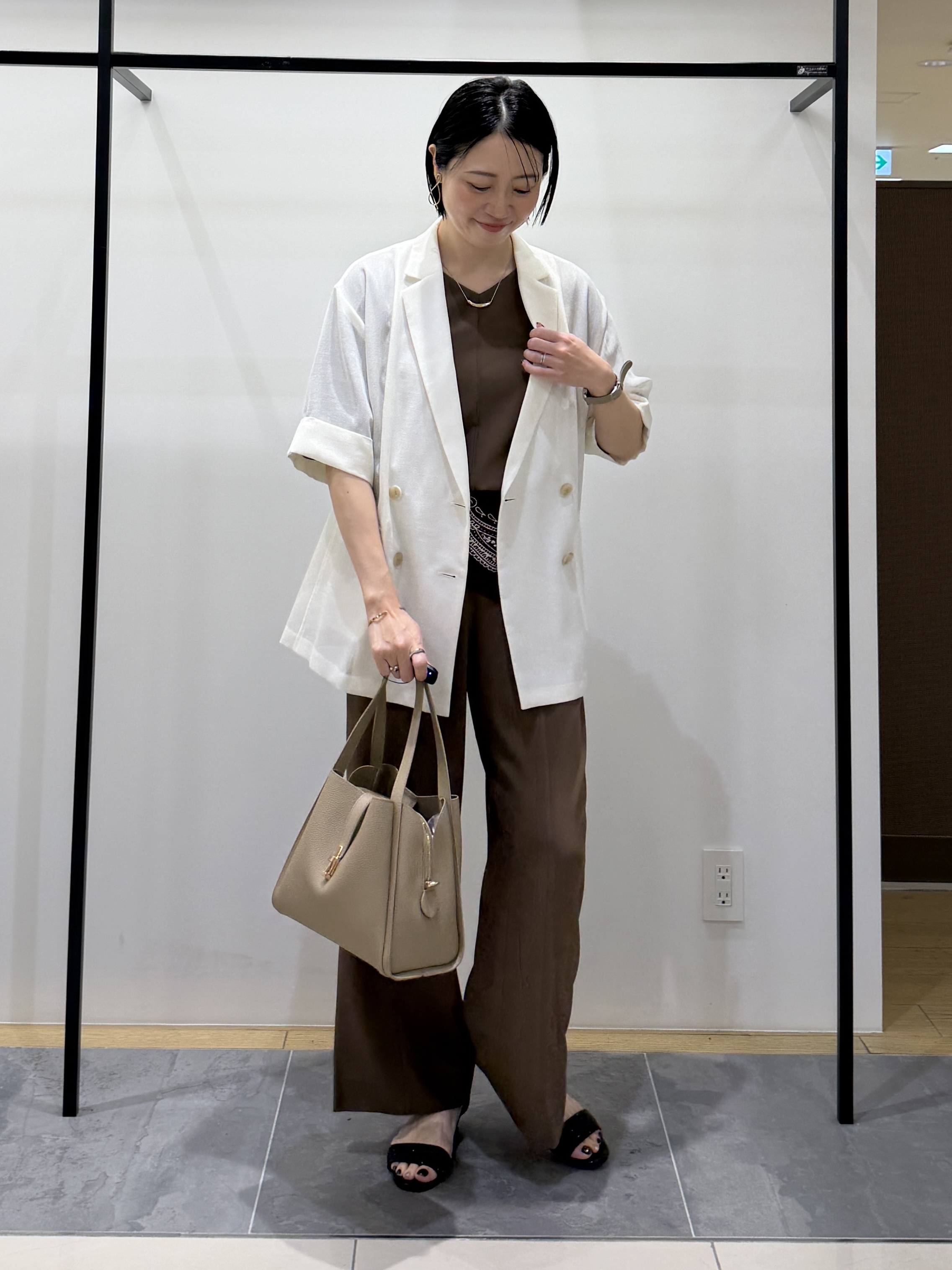 shihoさんの「INDIVI｜【体型＆二の腕カバー/着る日傘】ドルマントップス」を使ったコーディネート