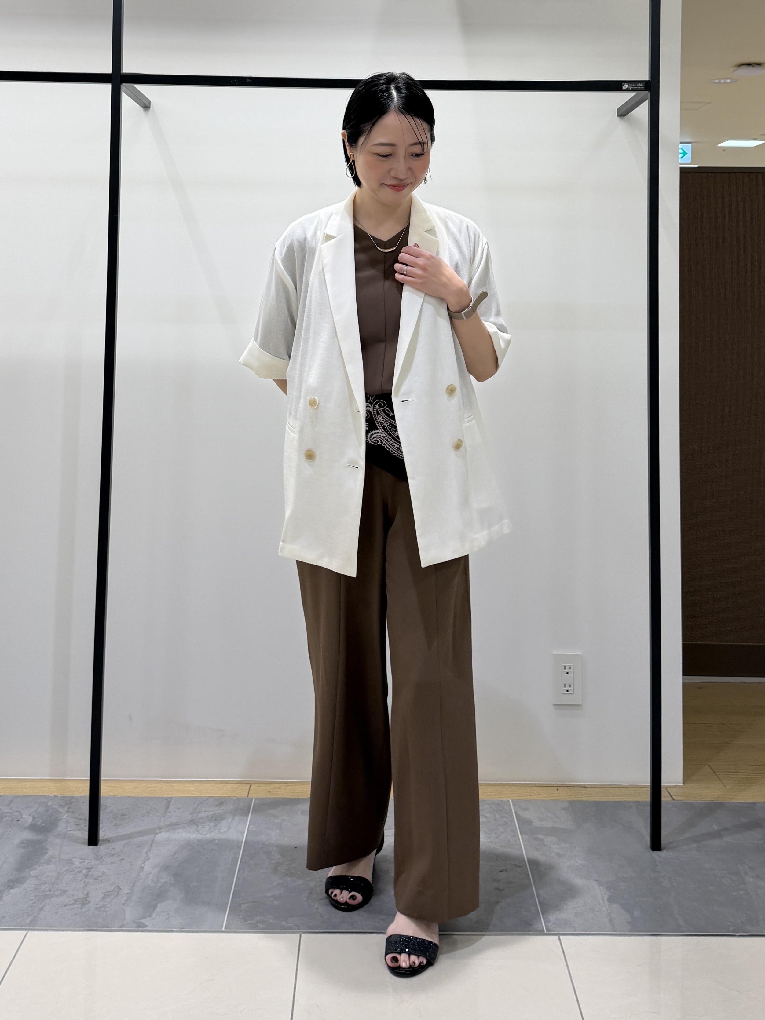 shihoさんの「INDIVI｜【体型＆二の腕カバー/着る日傘】ドルマントップス」を使ったコーディネート