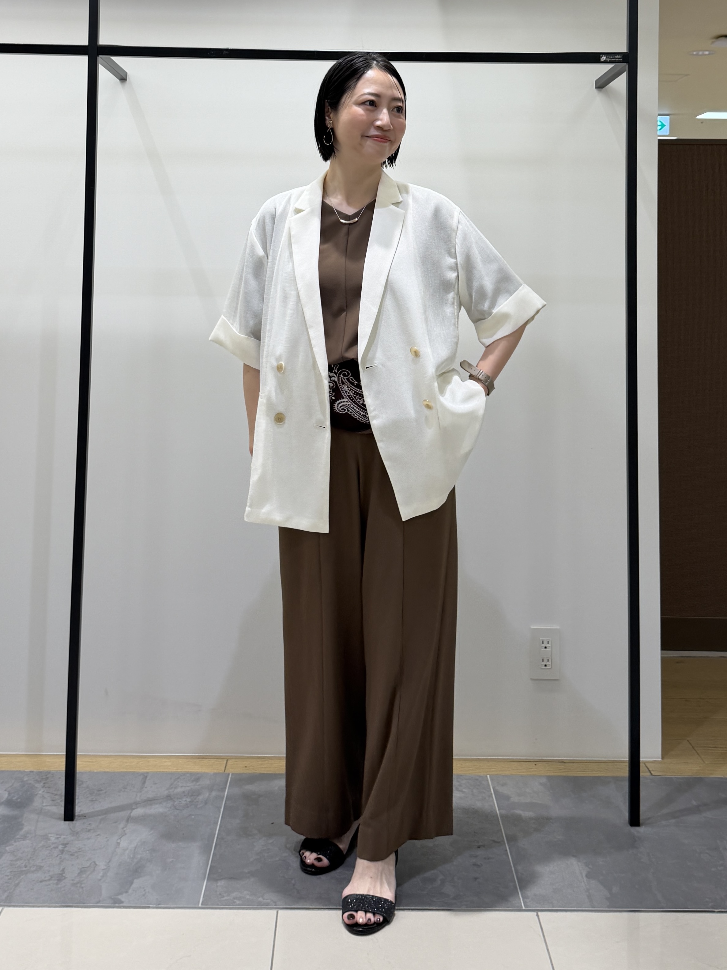 shihoさんの「INDIVI｜【体型＆二の腕カバー/着る日傘】ドルマントップス」を使ったコーディネート