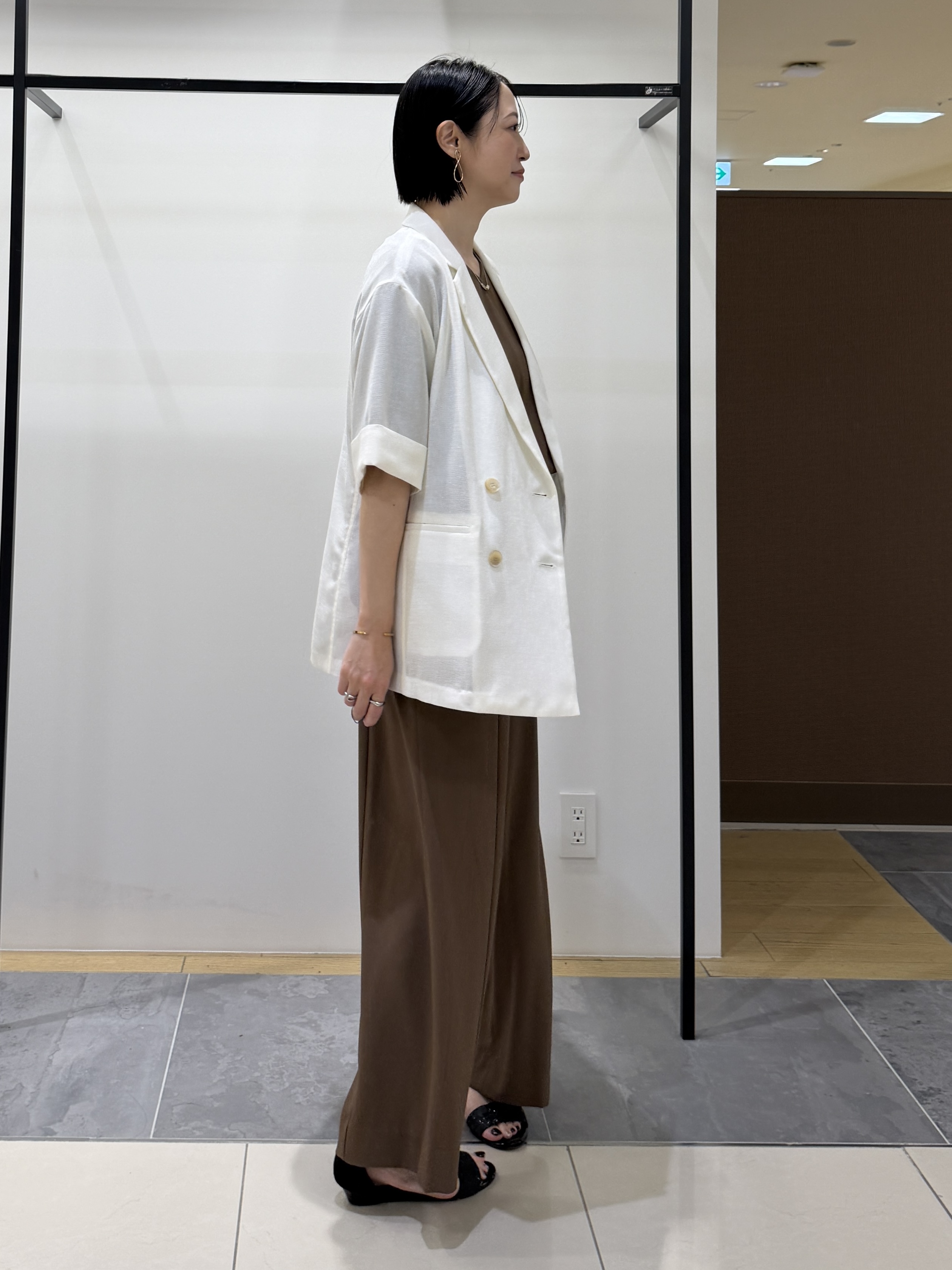 shihoさんの「INDIVI｜【体型＆二の腕カバー/着る日傘】ドルマントップス」を使ったコーディネート