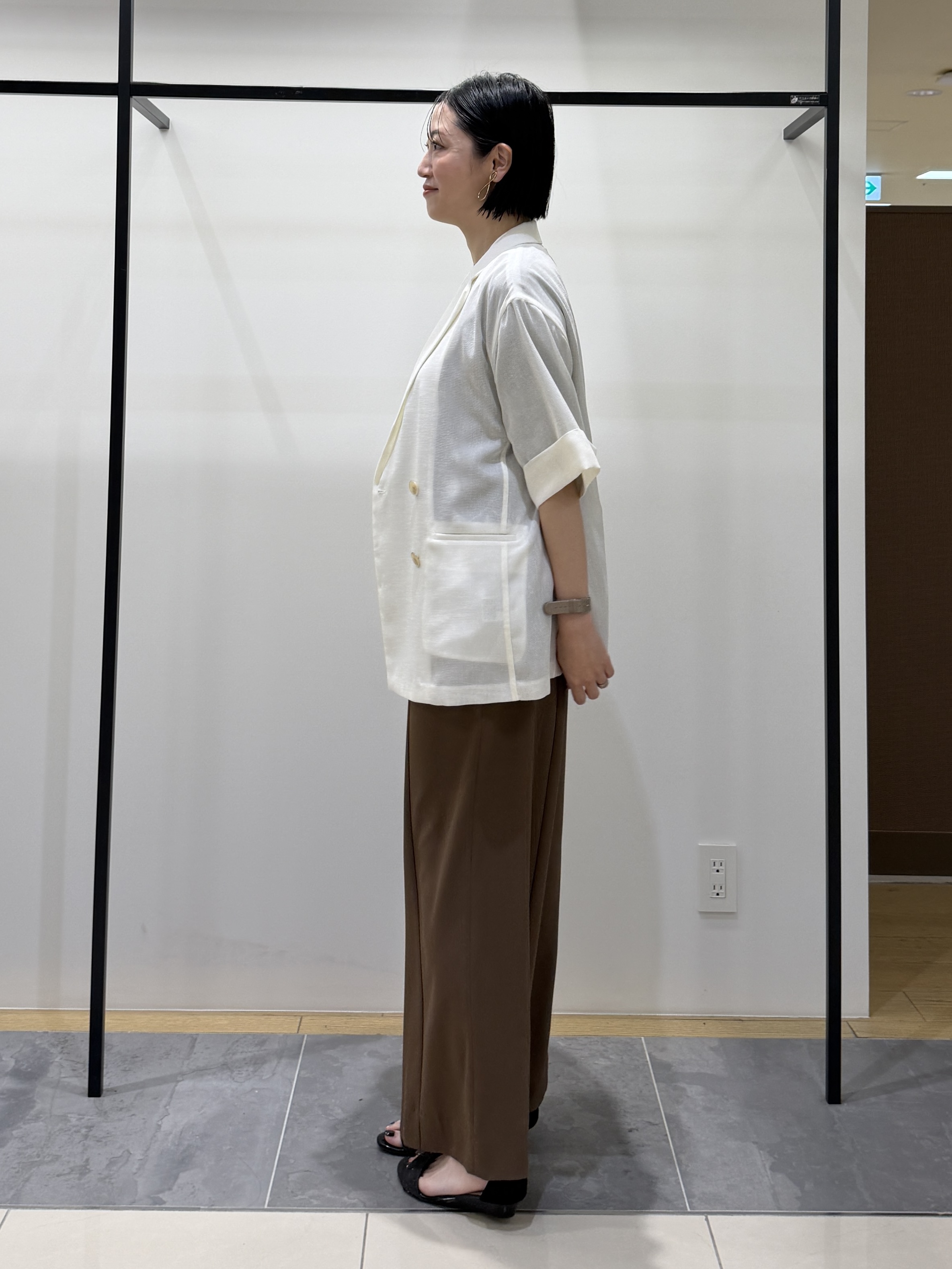 shihoさんの「INDIVI｜【体型＆二の腕カバー/着る日傘】ドルマントップス」を使ったコーディネート