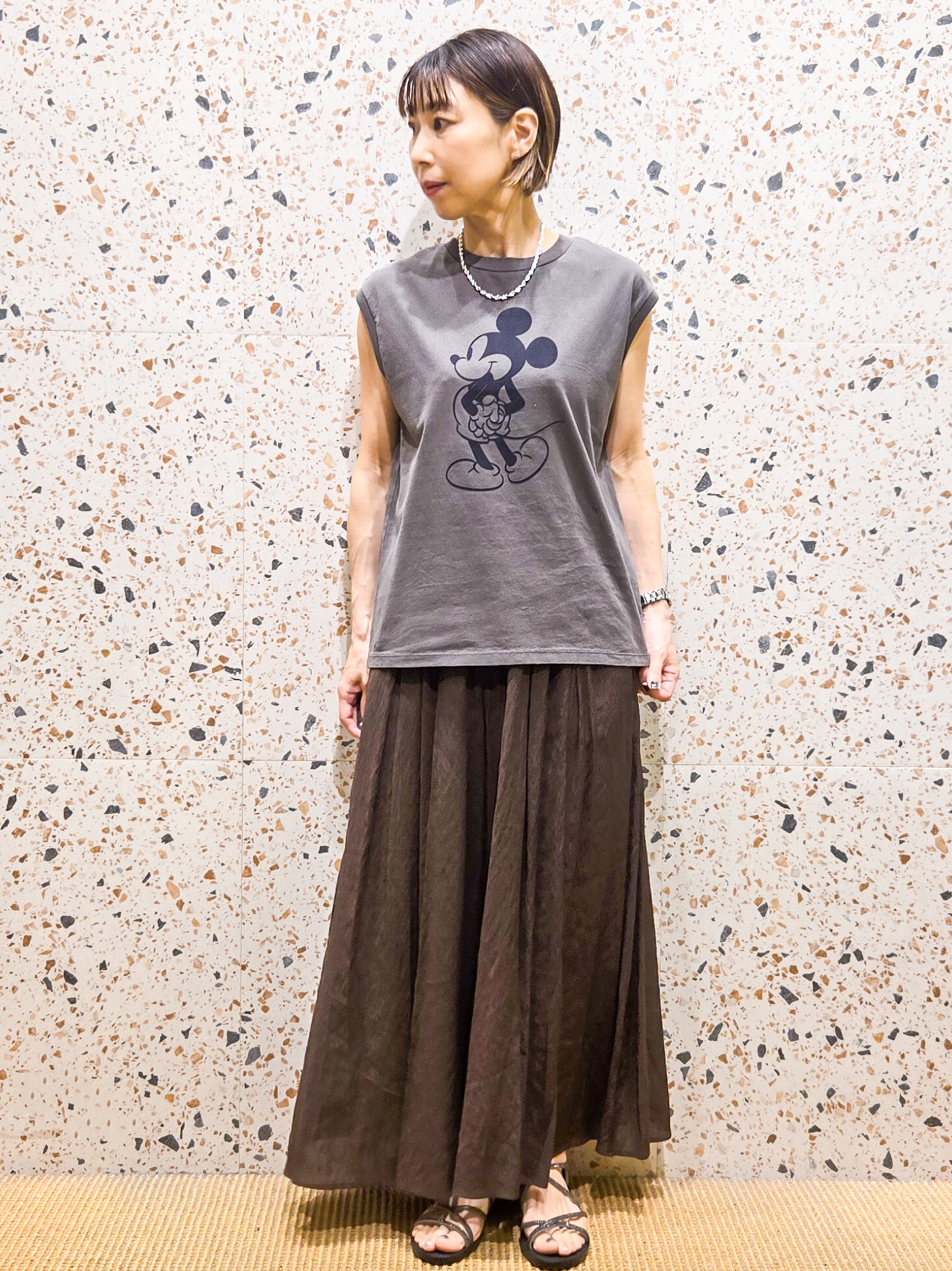 yoshimiさんの「OPAQUE.CLIP｜「Mickey Mouse」フロッキープリント フレンチスリーブTシャツ《洗濯機OK》」を使ったコーディネート