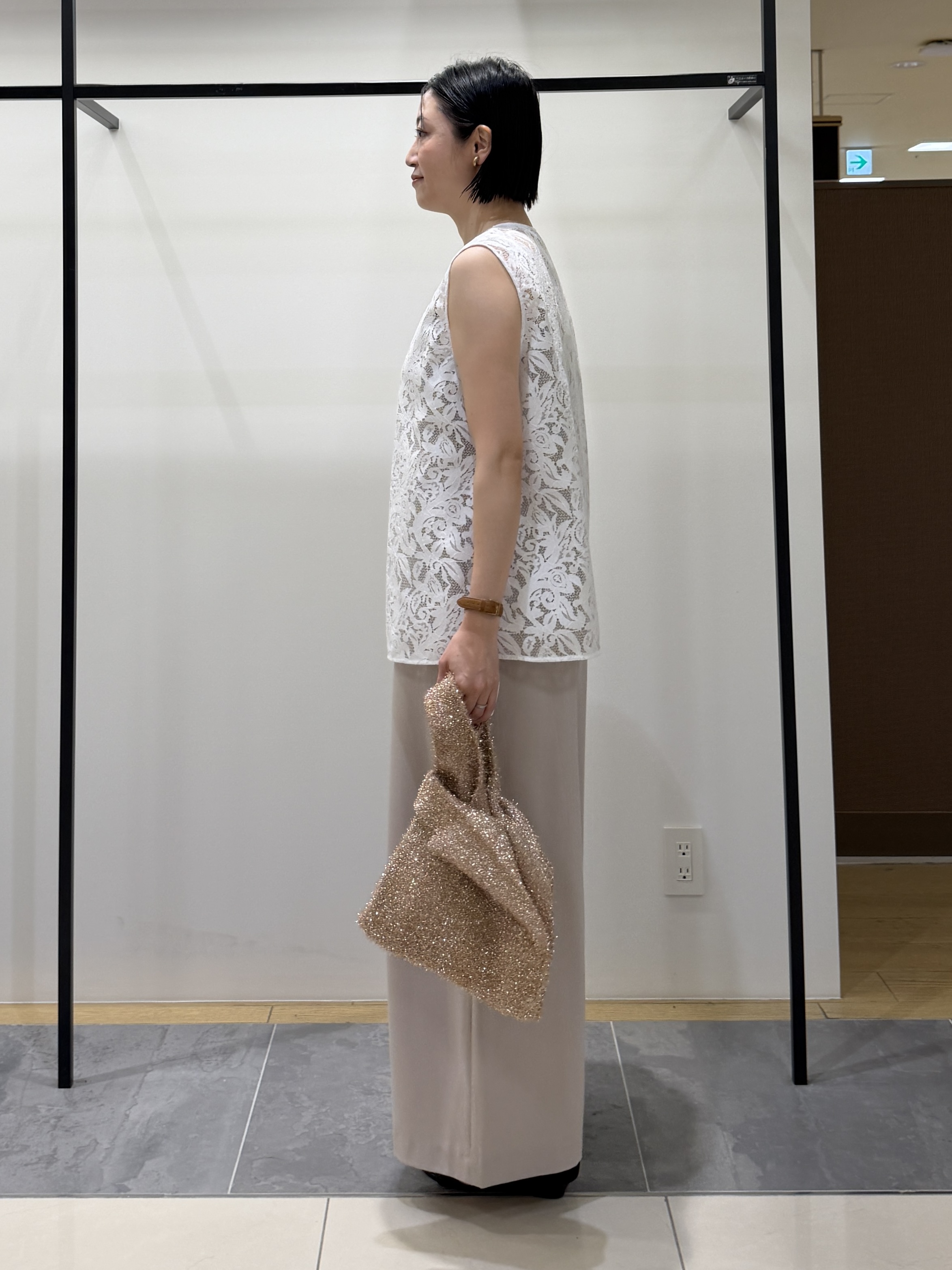 shihoさんの「INDIVI｜【洗える／トレンド】マニッシュレースベスト」を使ったコーディネート