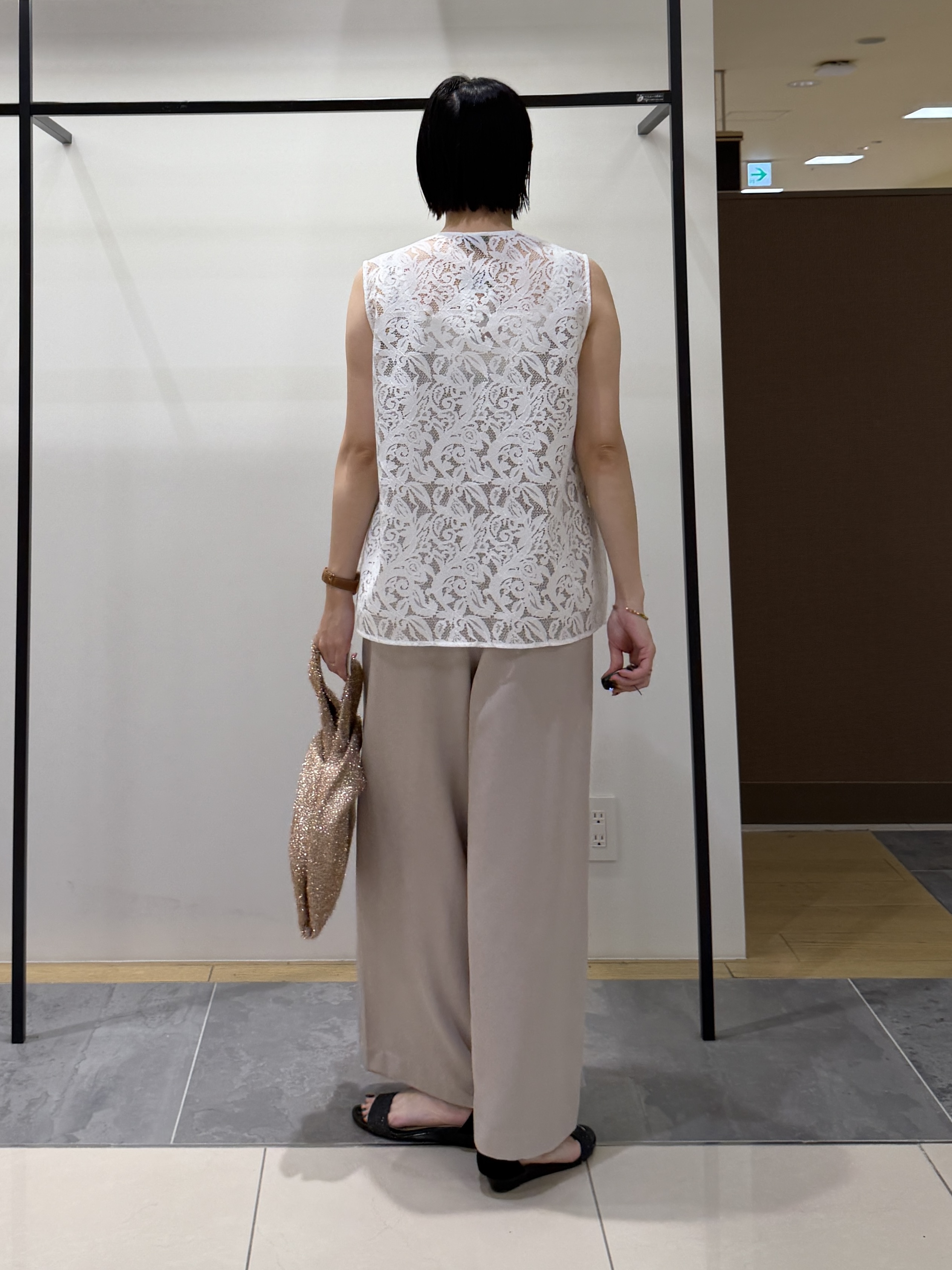 shihoさんの「INDIVI｜【洗える／トレンド】マニッシュレースベスト」を使ったコーディネート