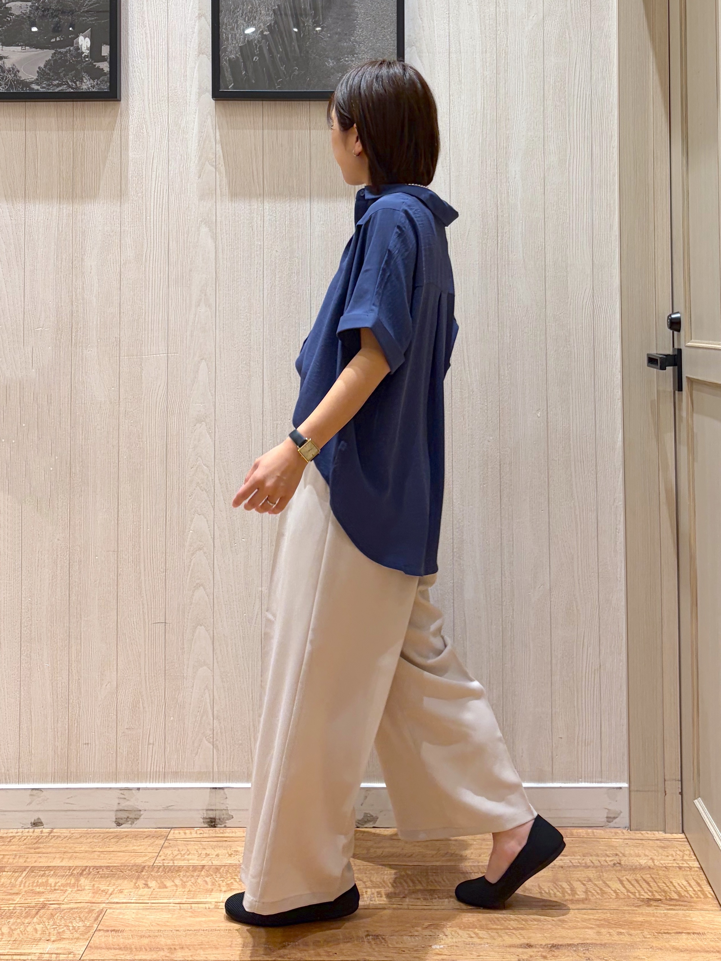shirayuuuさんの「SHOO･LA･RUE｜【洗濯後しわになりにくい/体型カバー】二の腕も隠せる　お袖ロールアップ半袖シャツ」を使ったコーディネート