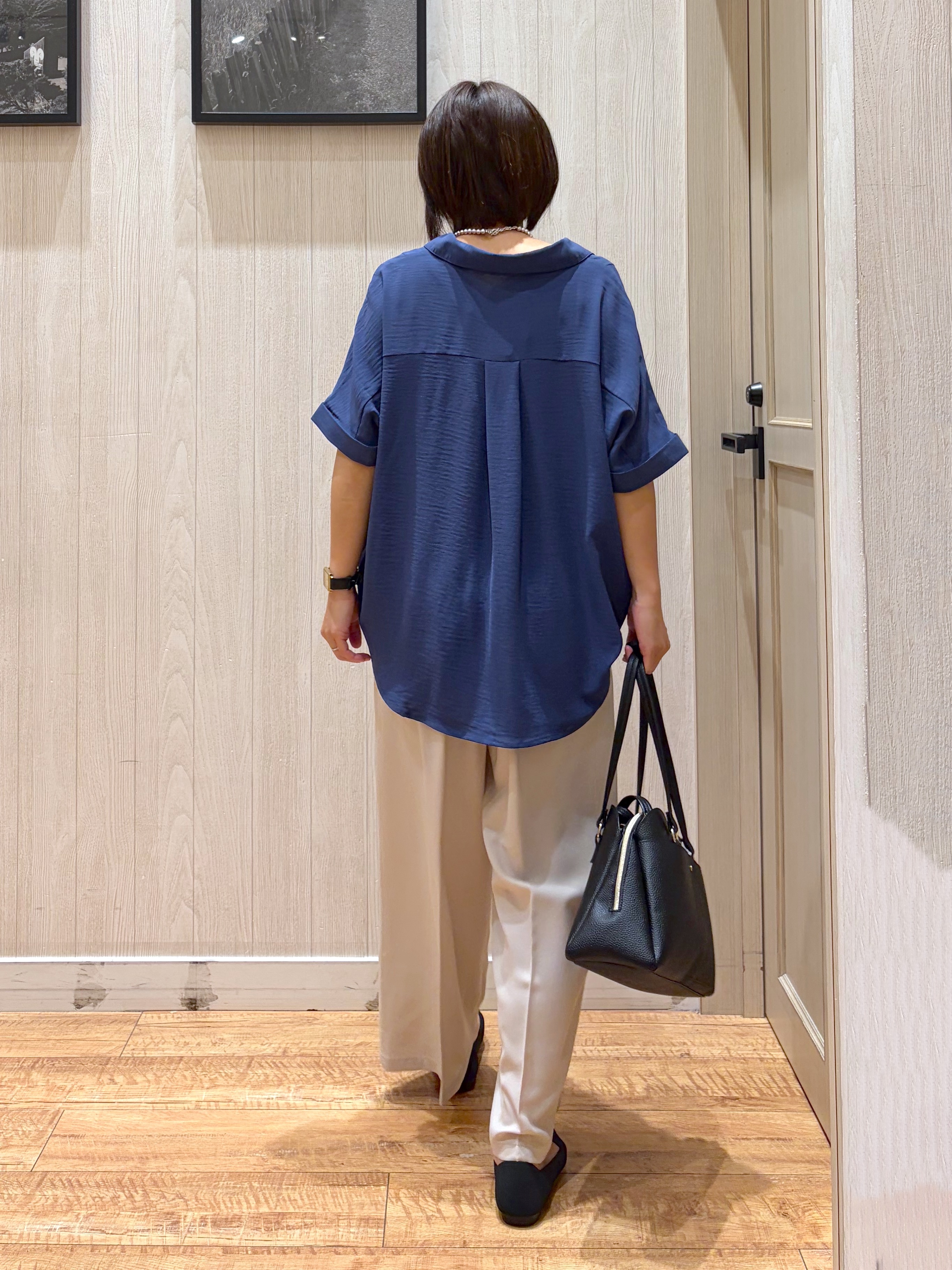 shirayuuuさんの「SHOO･LA･RUE｜【洗濯後しわになりにくい/体型カバー】二の腕も隠せる　お袖ロールアップ半袖シャツ」を使ったコーディネート