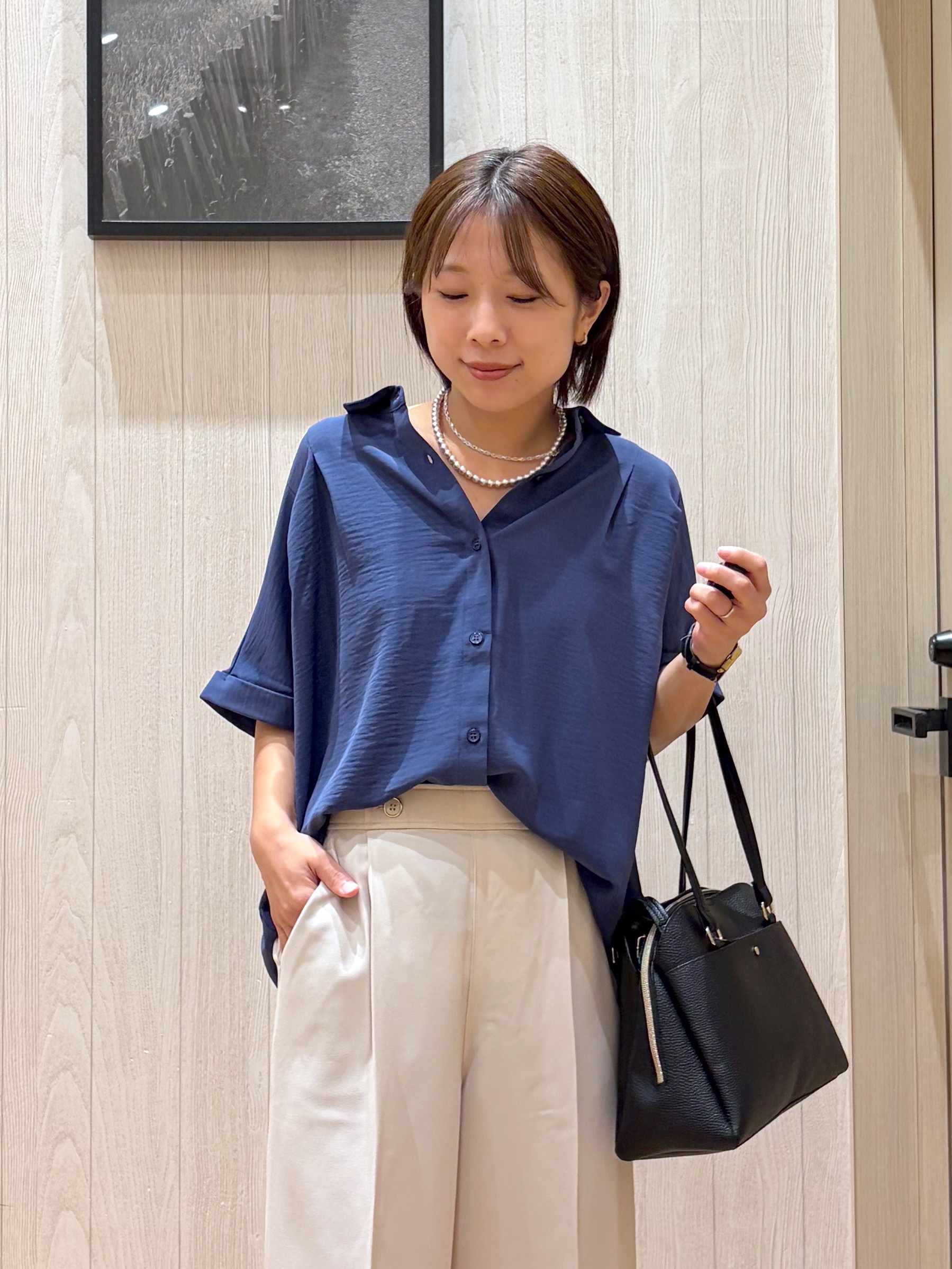 shirayuuuさんの「SHOO･LA･RUE｜【洗濯後しわになりにくい/体型カバー】二の腕も隠せる　お袖ロールアップ半袖シャツ」を使ったコーディネート